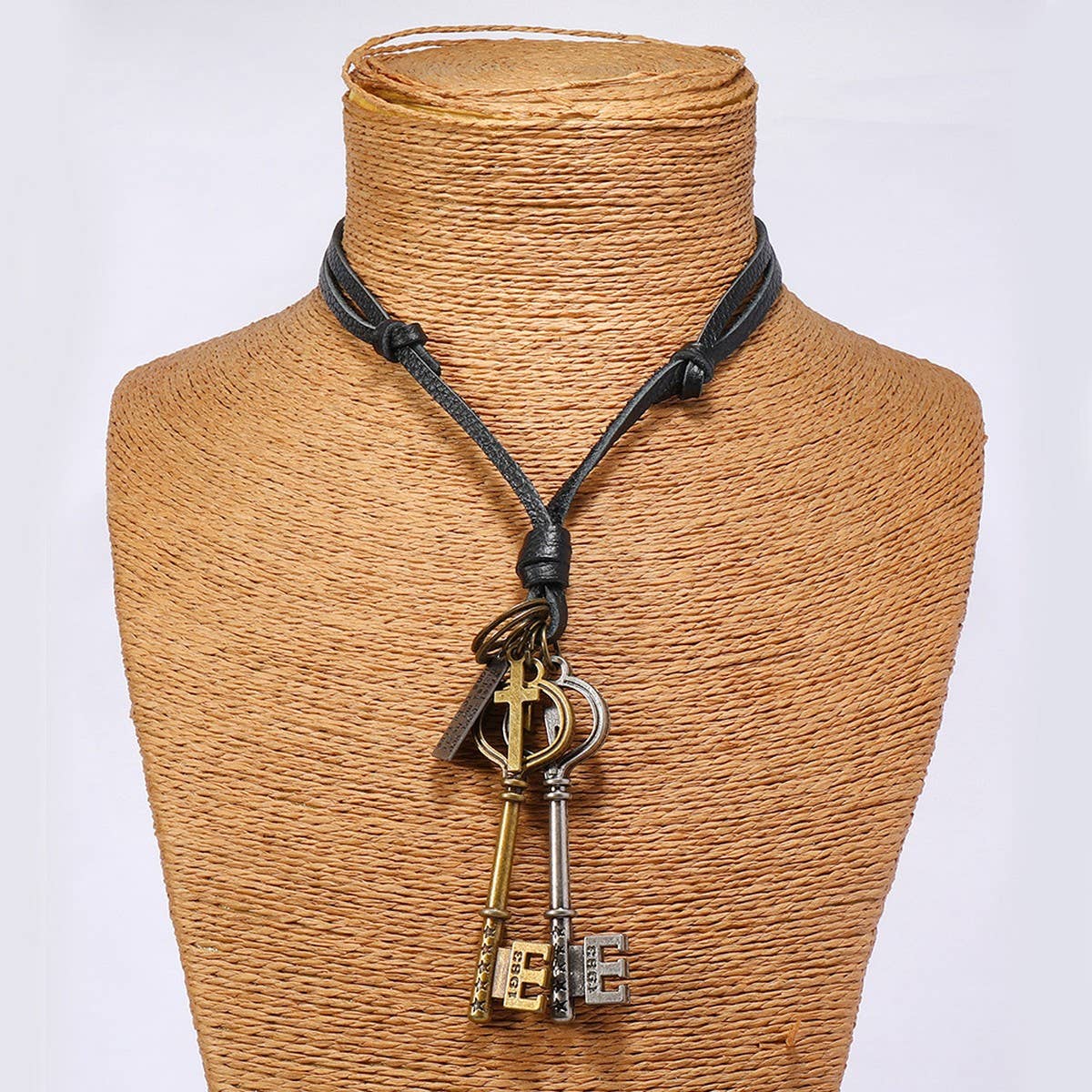 CREATIVE DOUBLE KEY PENDANT COWHIDE NECKLACE_CWMM4593