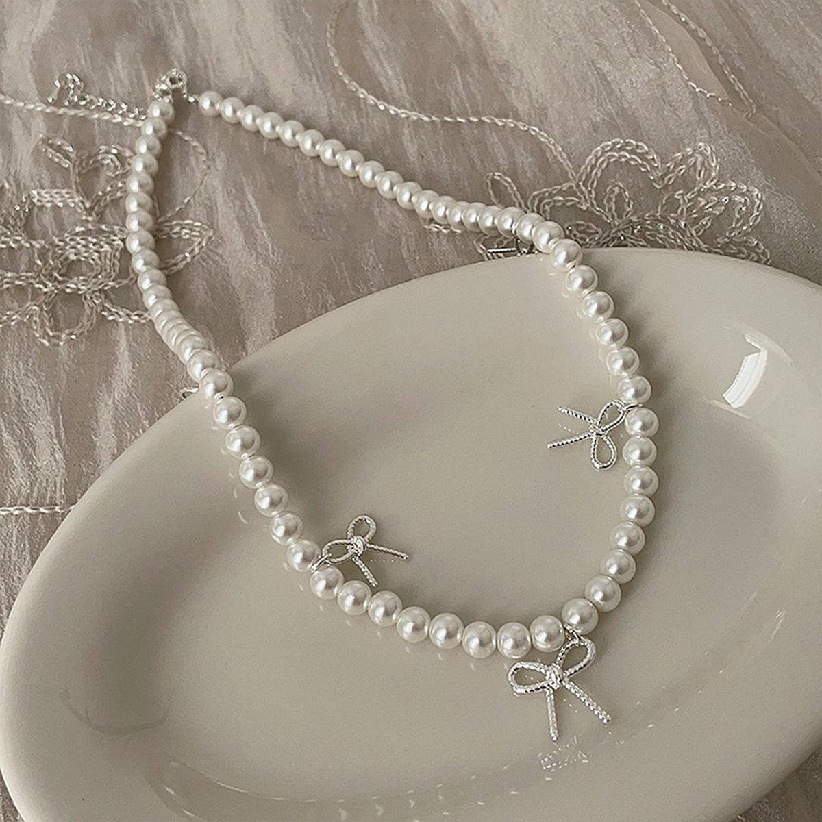 Versatile High-End Retro Bow Necklace For Women