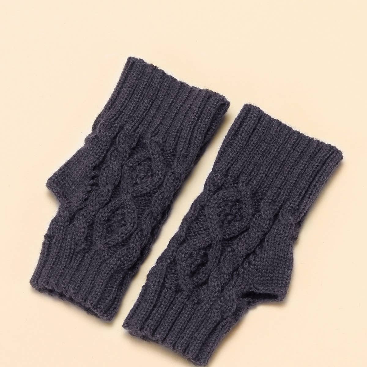 KNITTED DIAMOND SHAPED FINGER HOLE GLOVES_CWAG0088