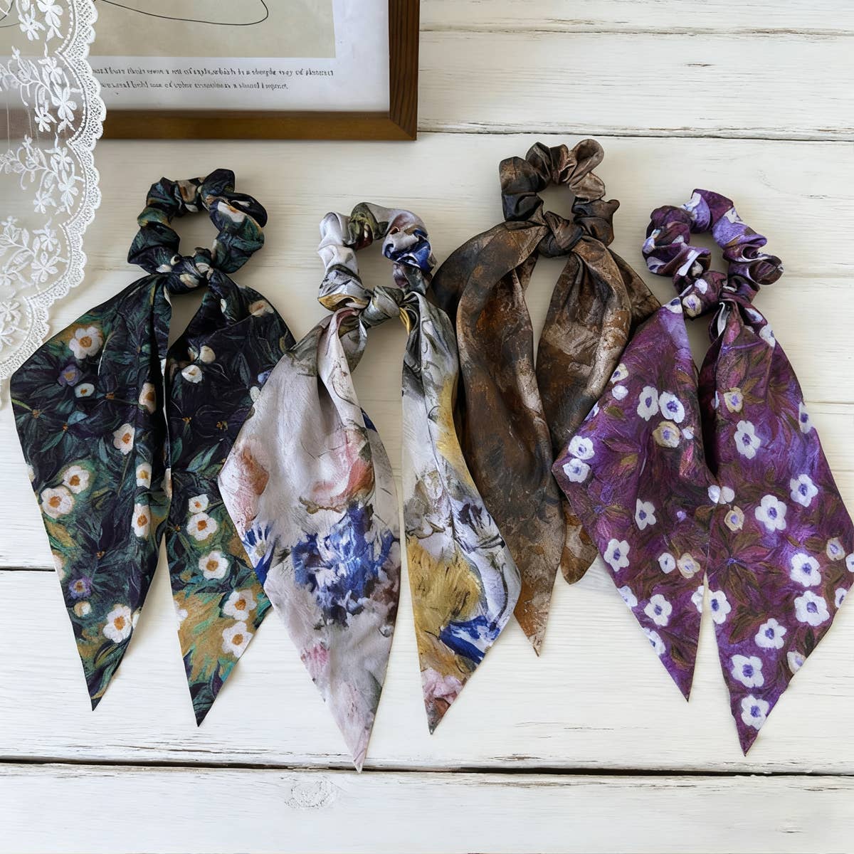 Silk Ink Print Scrunchie With Ribbon Tail_Cwaha07595