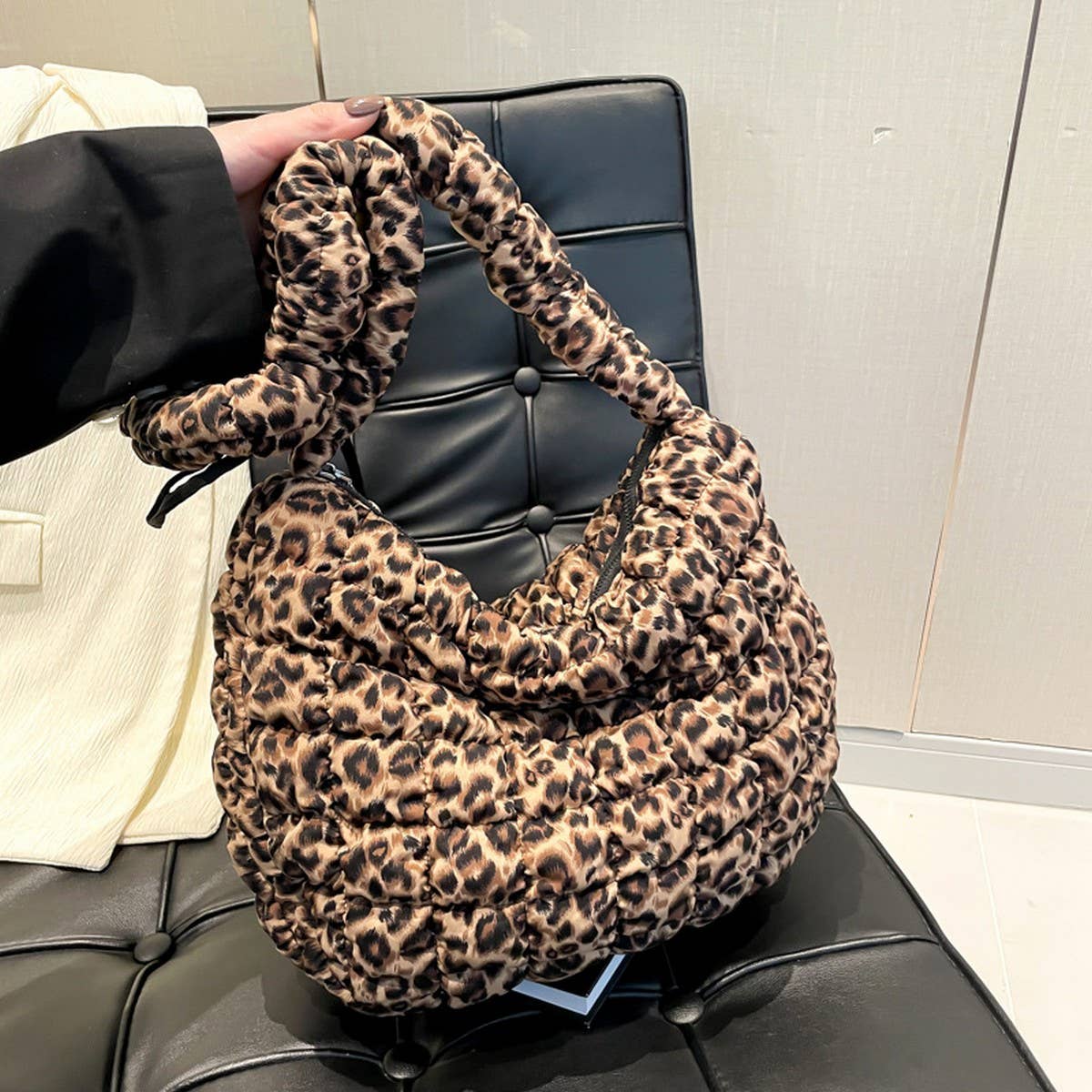 STYLISH LEOPARD QUILTED PUFFY CLOUD TOTE MINI BAG_CUAB00471
