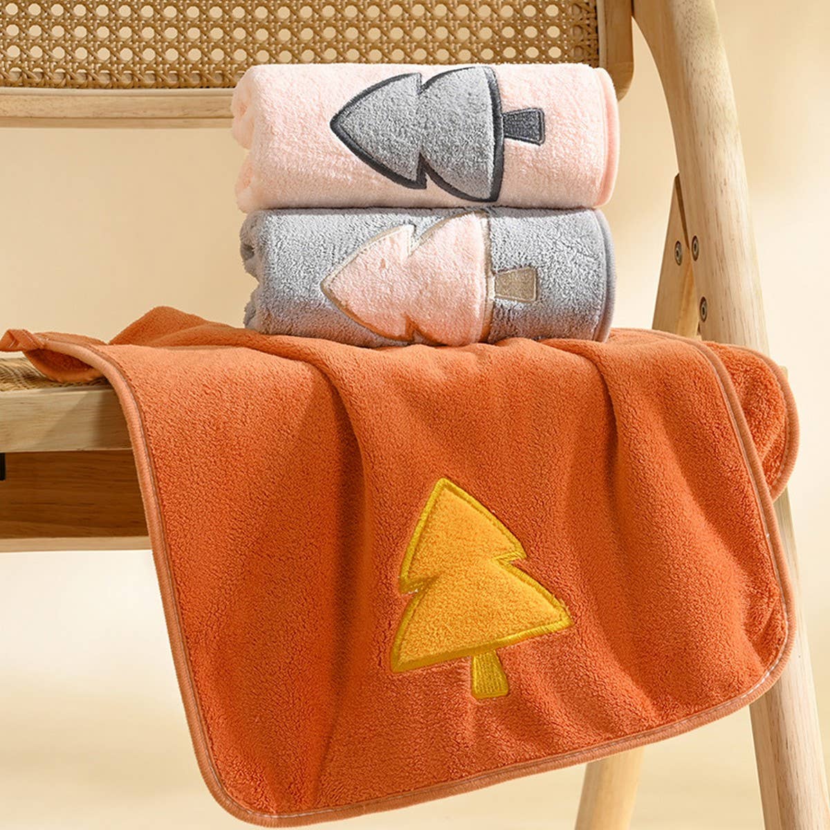 EMBROIDERED CORAL FLEECE ABSORBENT BATH TOWEL_CWMM2289