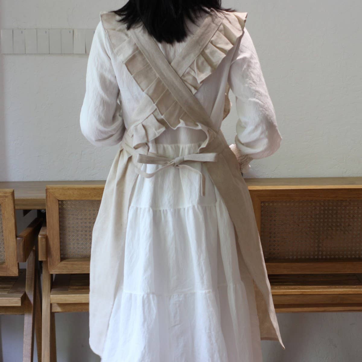 HOME CAFE ART FLORIST RUFFLED APRON_CWMM5804