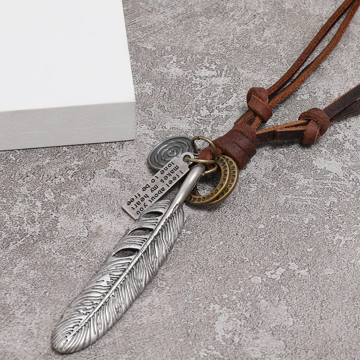 Mens Personalized Simple Feather Leather Necklace_Cwmm4583