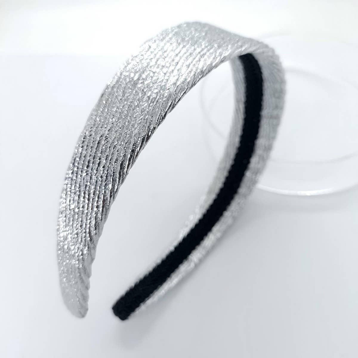 METALLIC RUCHED WAVE PU HEADBAND PALACE STYLE_CWAHA6318