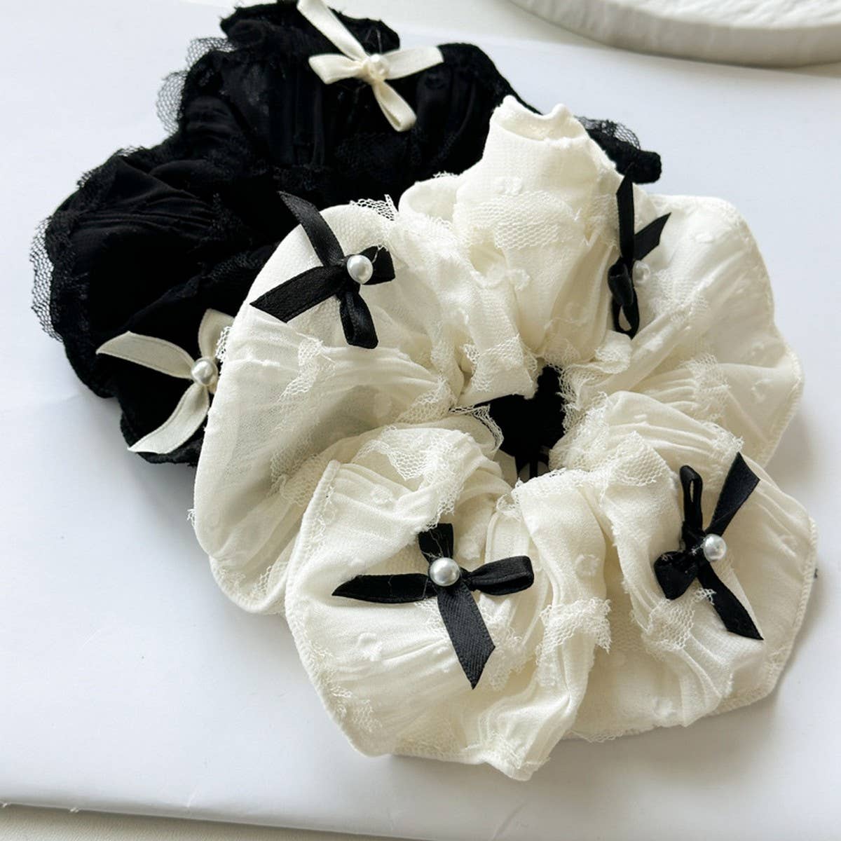 CONTRAST COLOR BOW PEARL LACE HAIR TIE_CWAHA2433