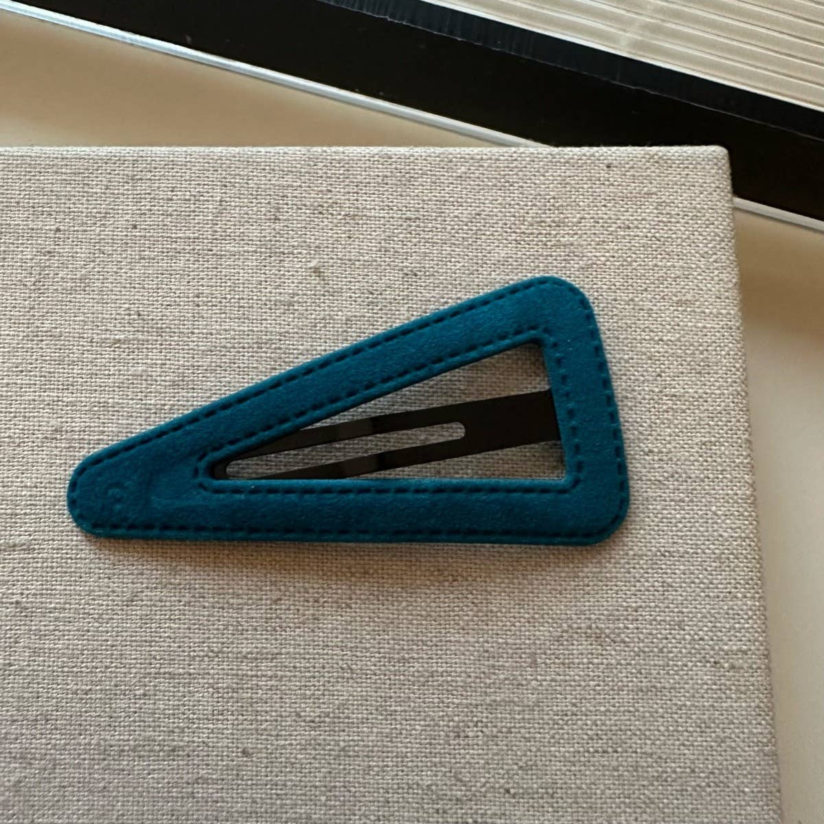 Velvet Triangle Hollow Bb Clip Chic Hairpin_Cwaha07970