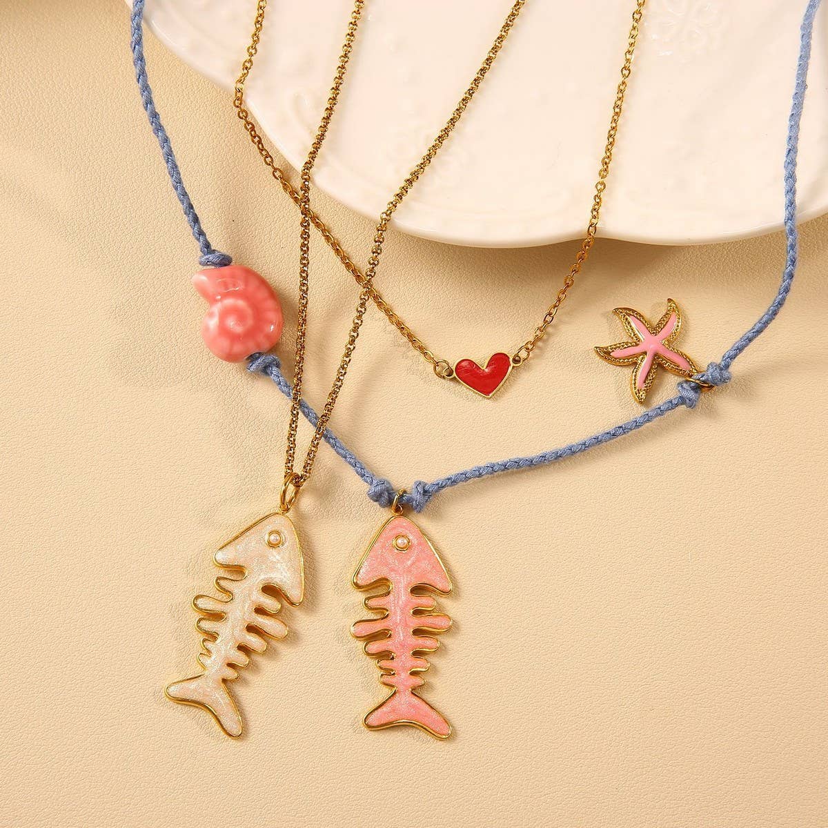 OCEAN STYLE FISH NECKLACE WITH SEA CHARMS_CWMM8806