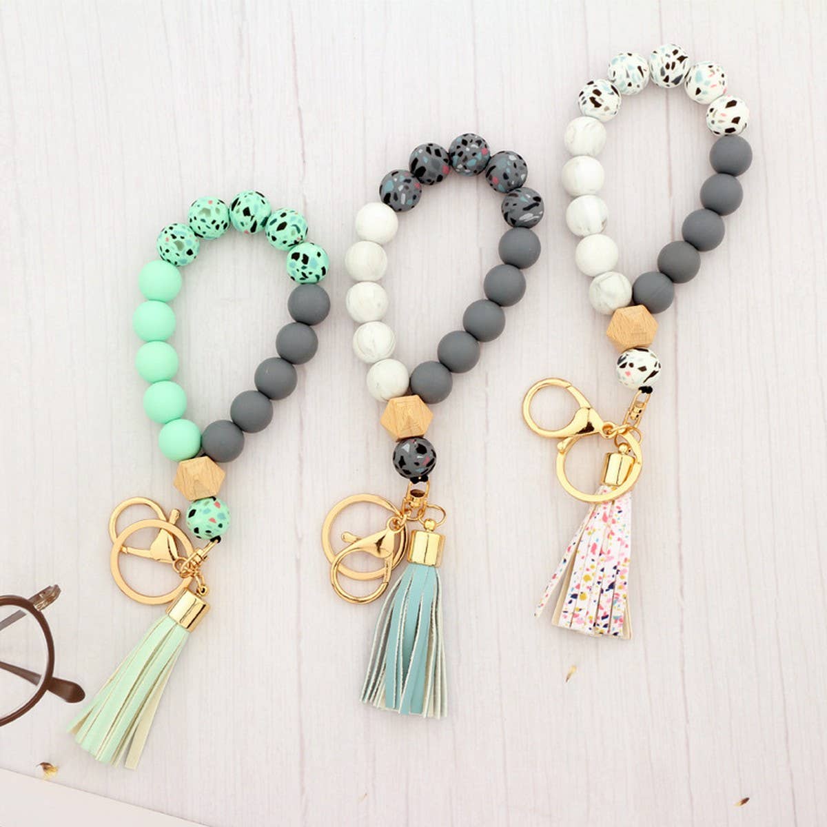SILICONE WOOD BEAD BRACELET WITH LEATHER KEYCHAIN_CWMM7009