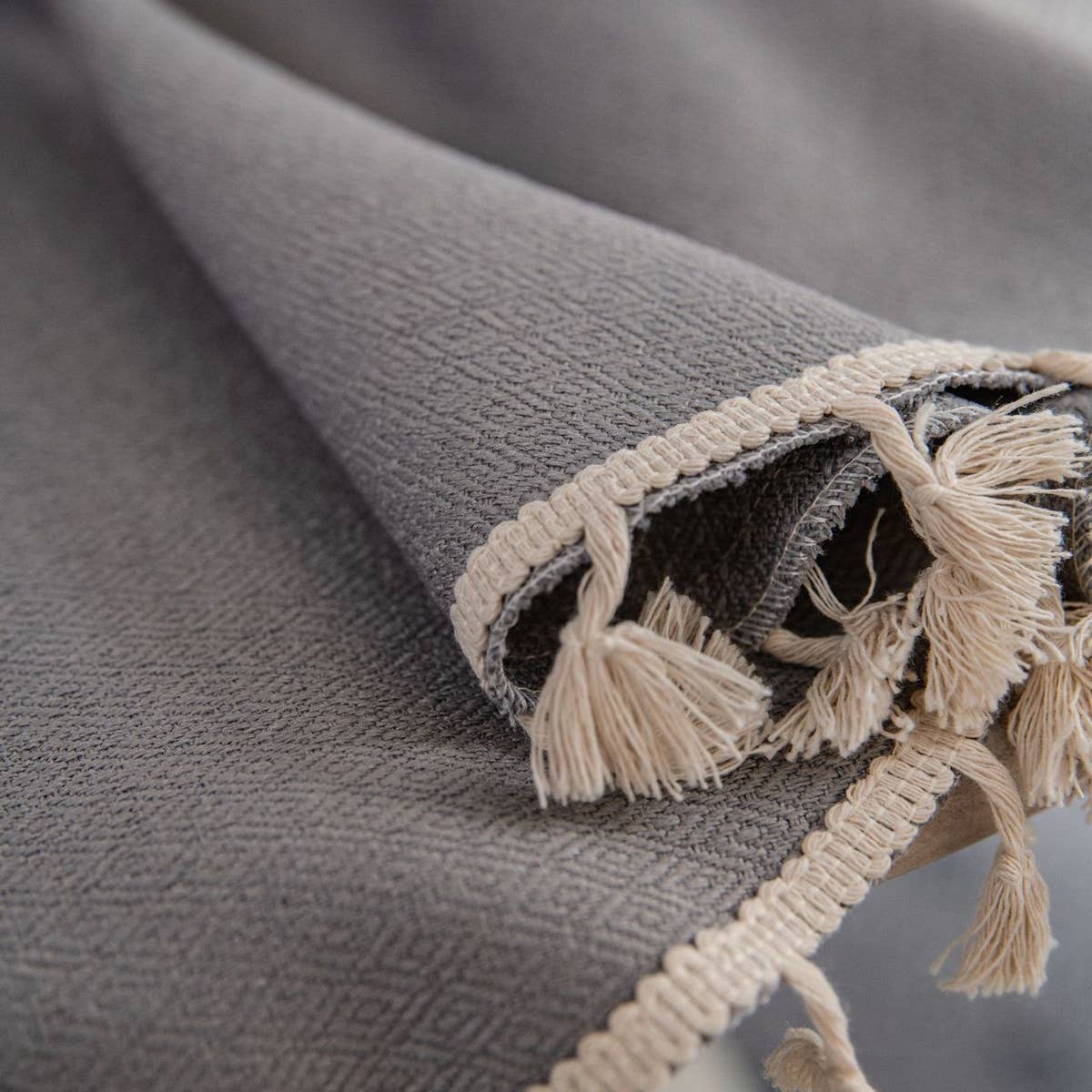 GRAY JACQUARD GEOMETRIC TABLECLOTH_CWMM0964