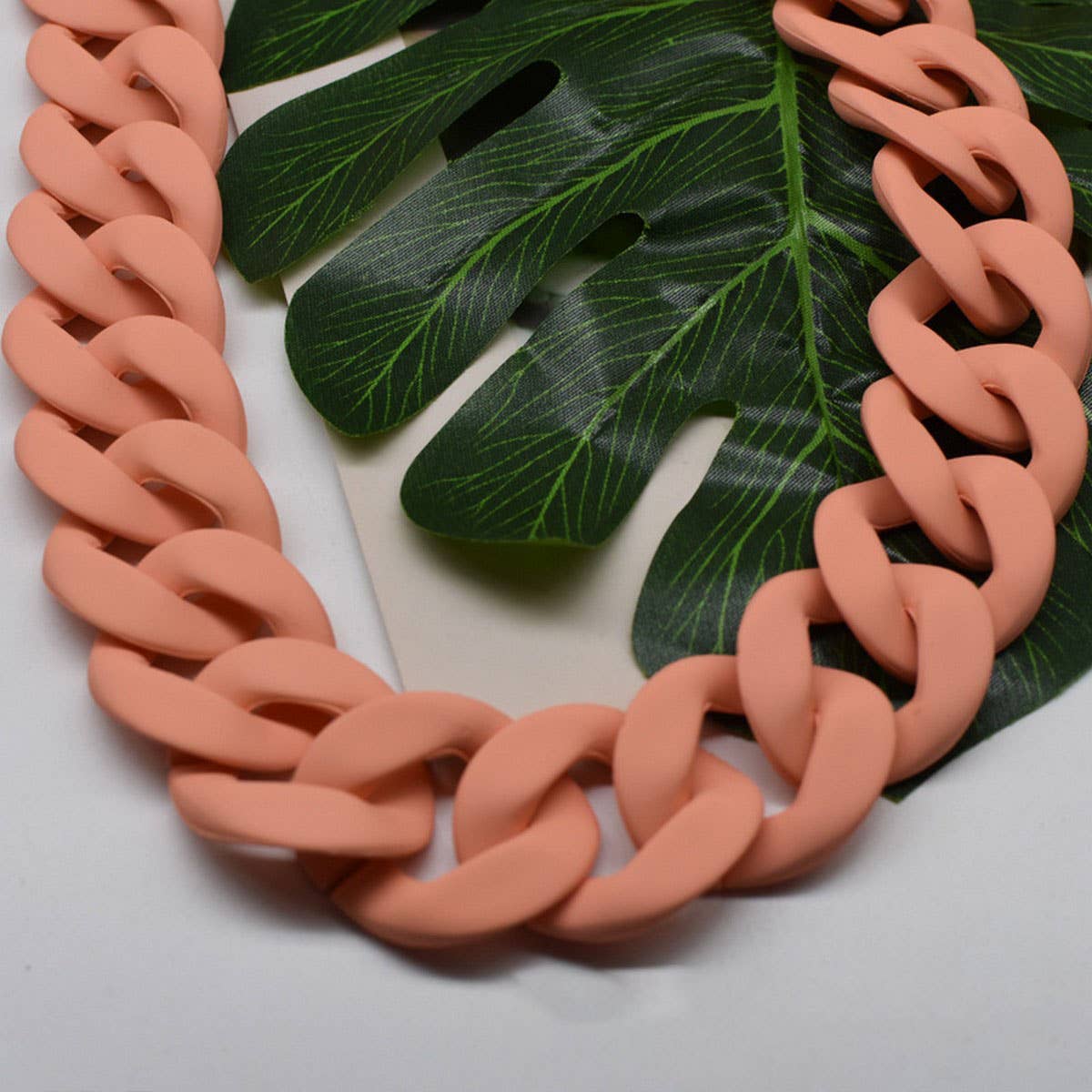 MATTE ACRYLIC RESIN BAG CHAIN TEXTURED STRAP_CWMM5059