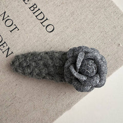 COOL GRAY CAMELLIA HAIRPIN HEADBAND_CWAHA4670