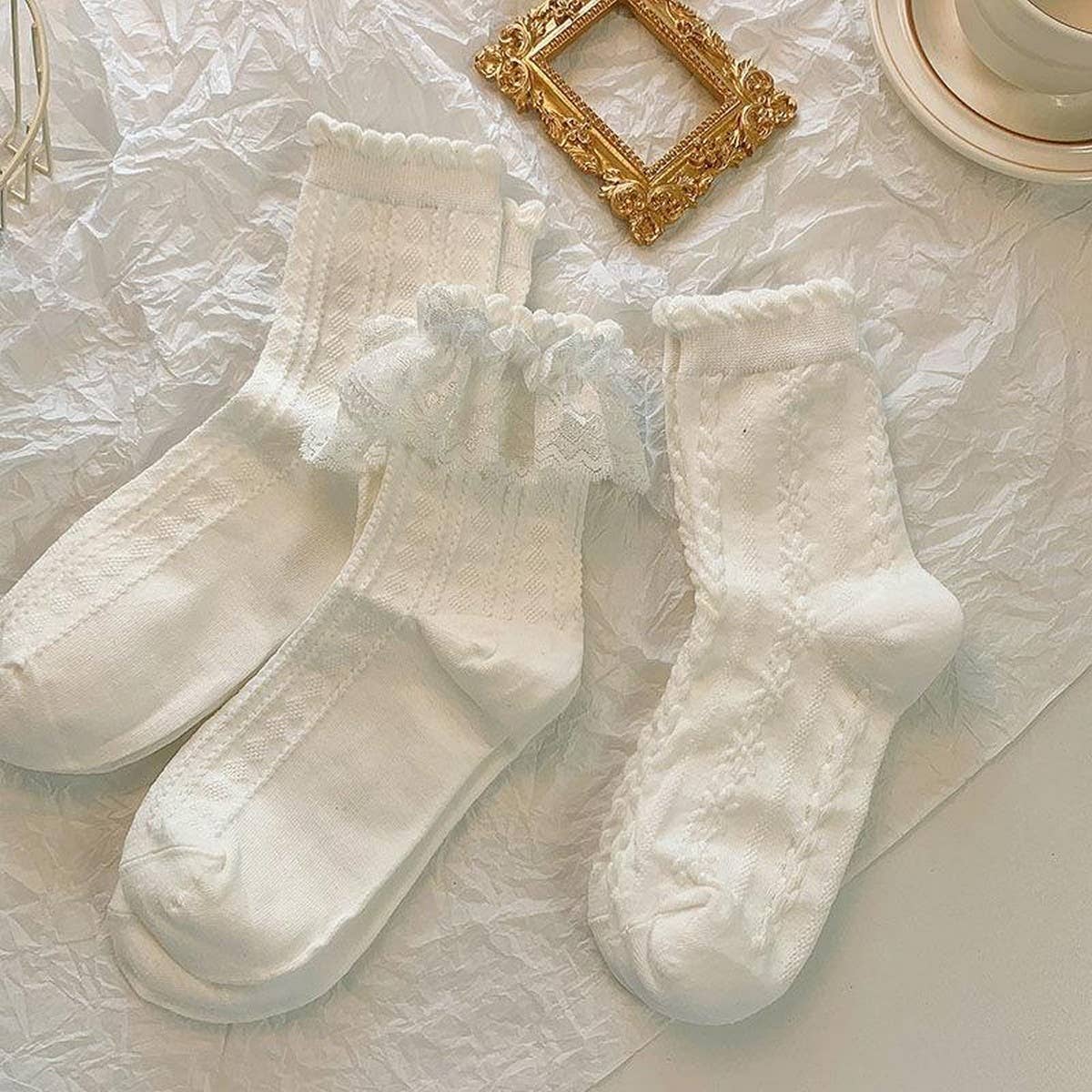 BOW LACE THIN MID LENGTH SOCKS_CWMS0451