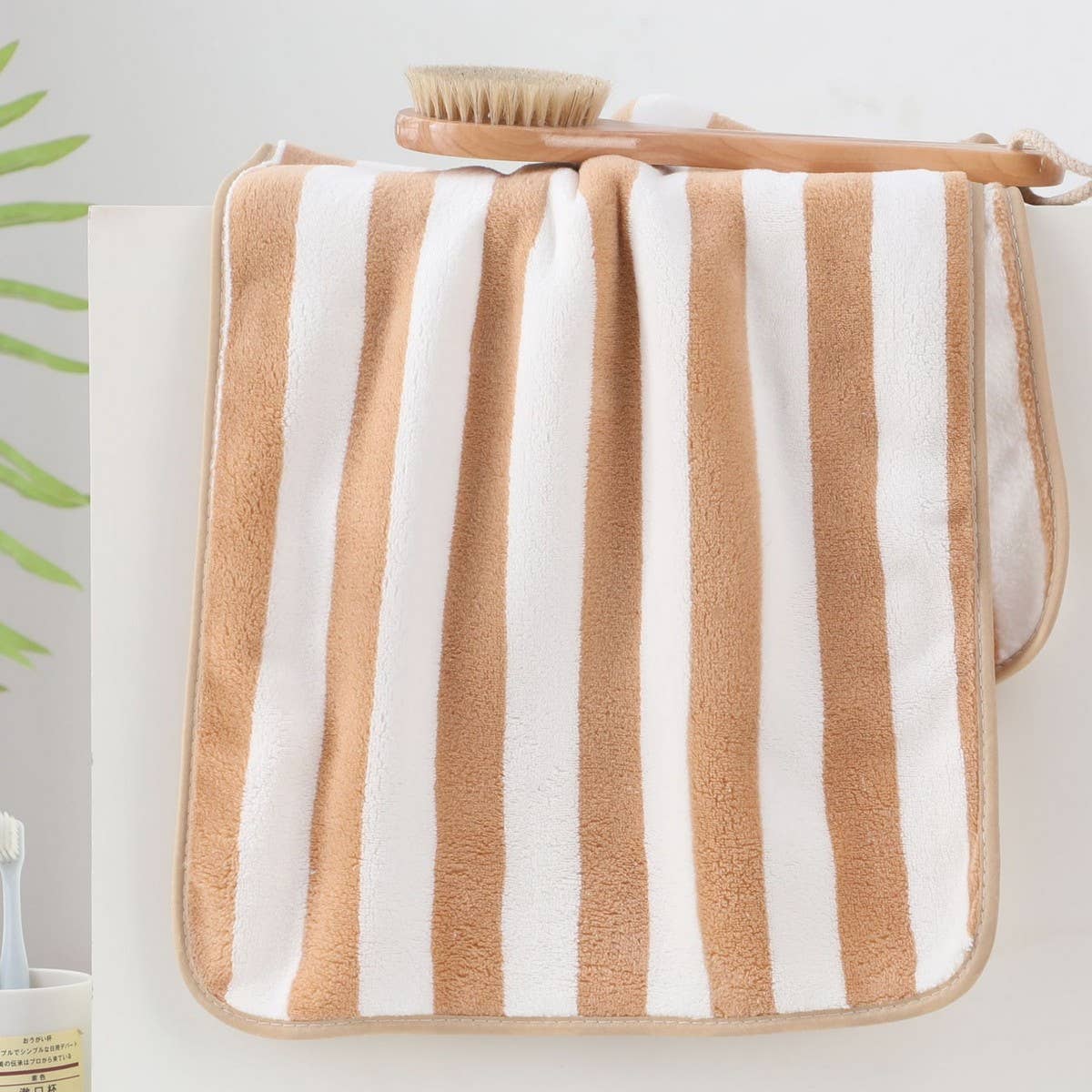 SOFT AND ABSORBENT CORAL FLEECE BATH TOWEL_CWMM2322