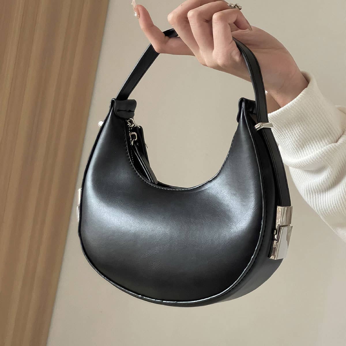 FASHION LOCK CRESCENT SHOULDER HANDBAG_CWAB0967