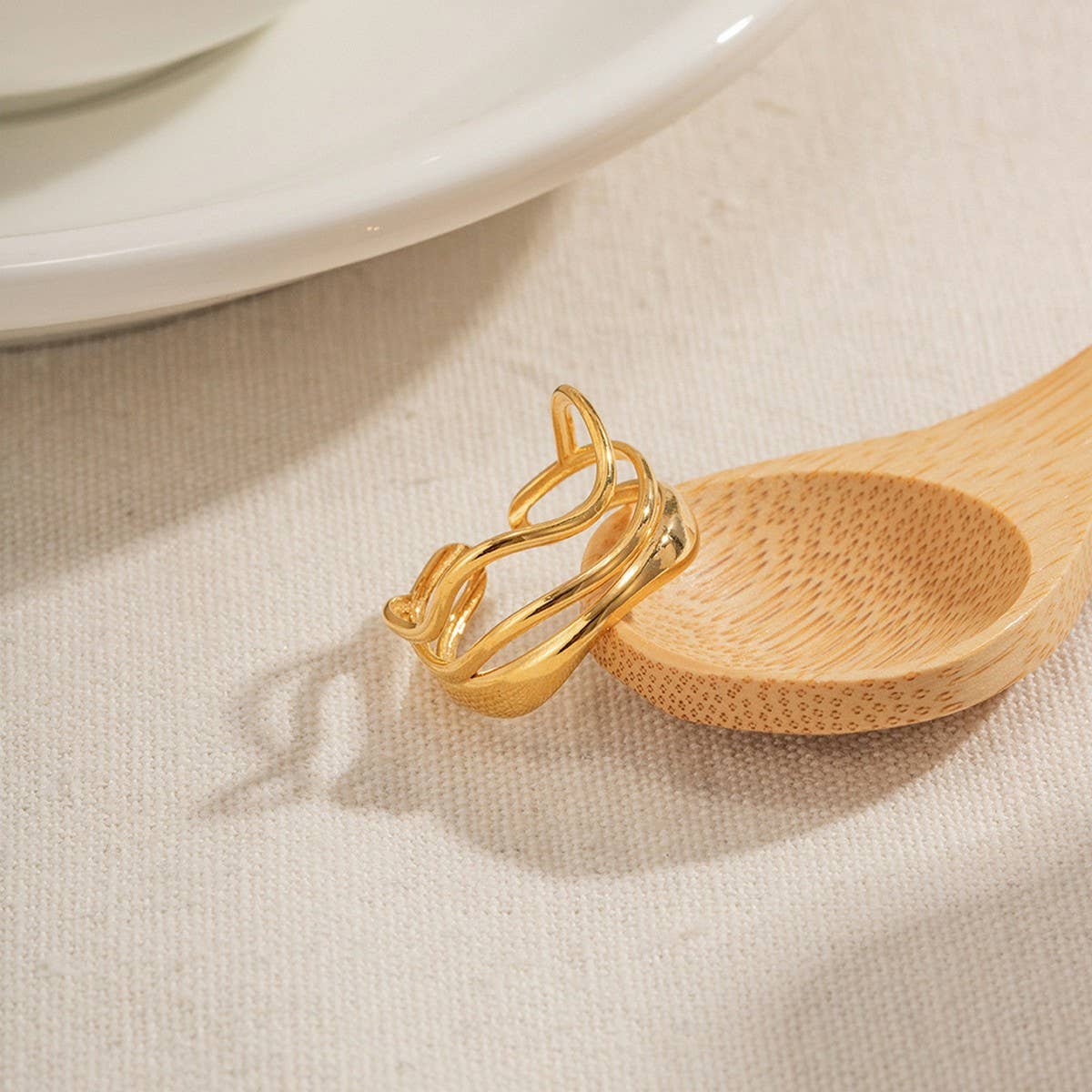 18K GOLD PLATED MULTI LAYERED WATER RIPPLE RING_CWAJE1239