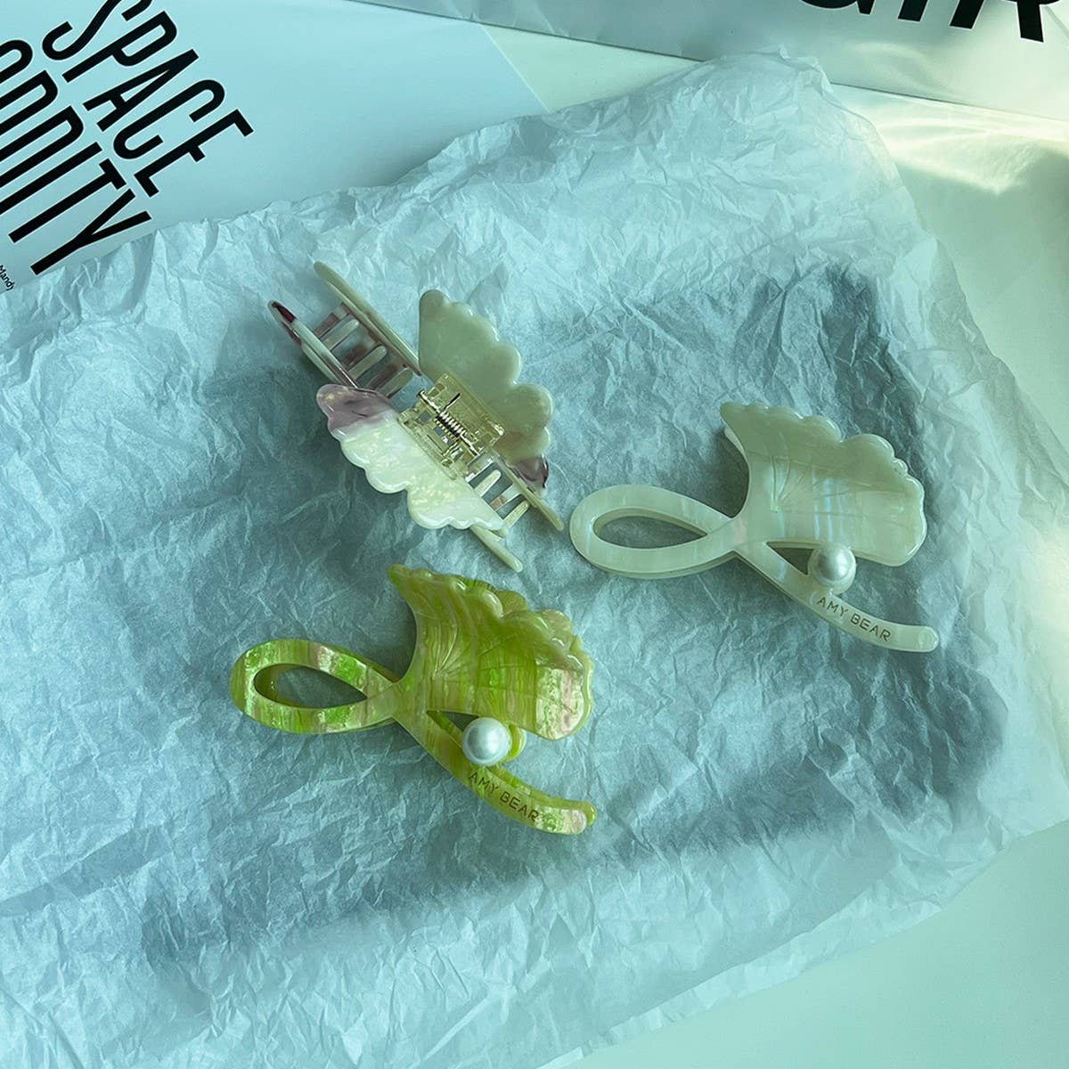 MAPLE LEAF PEARL ACETATE HAIR CLAW ELEGANT CLIP_CWAHA6019