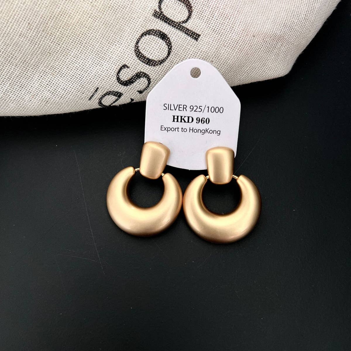 GORGEOUS GOLD ROUND EARRINGS STUDS_CWAJE1339