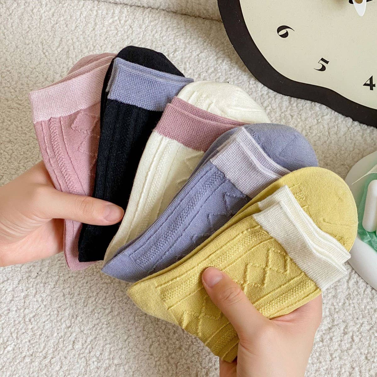 CONTRAST COLOR SMALL FRESH DIAMOND COTTON SOCKS_CWMS0913