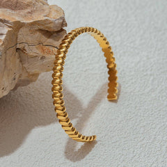 18K GOLD OPEN BANGLE TITANIUM STEEL NO FADE_CWAJE4696