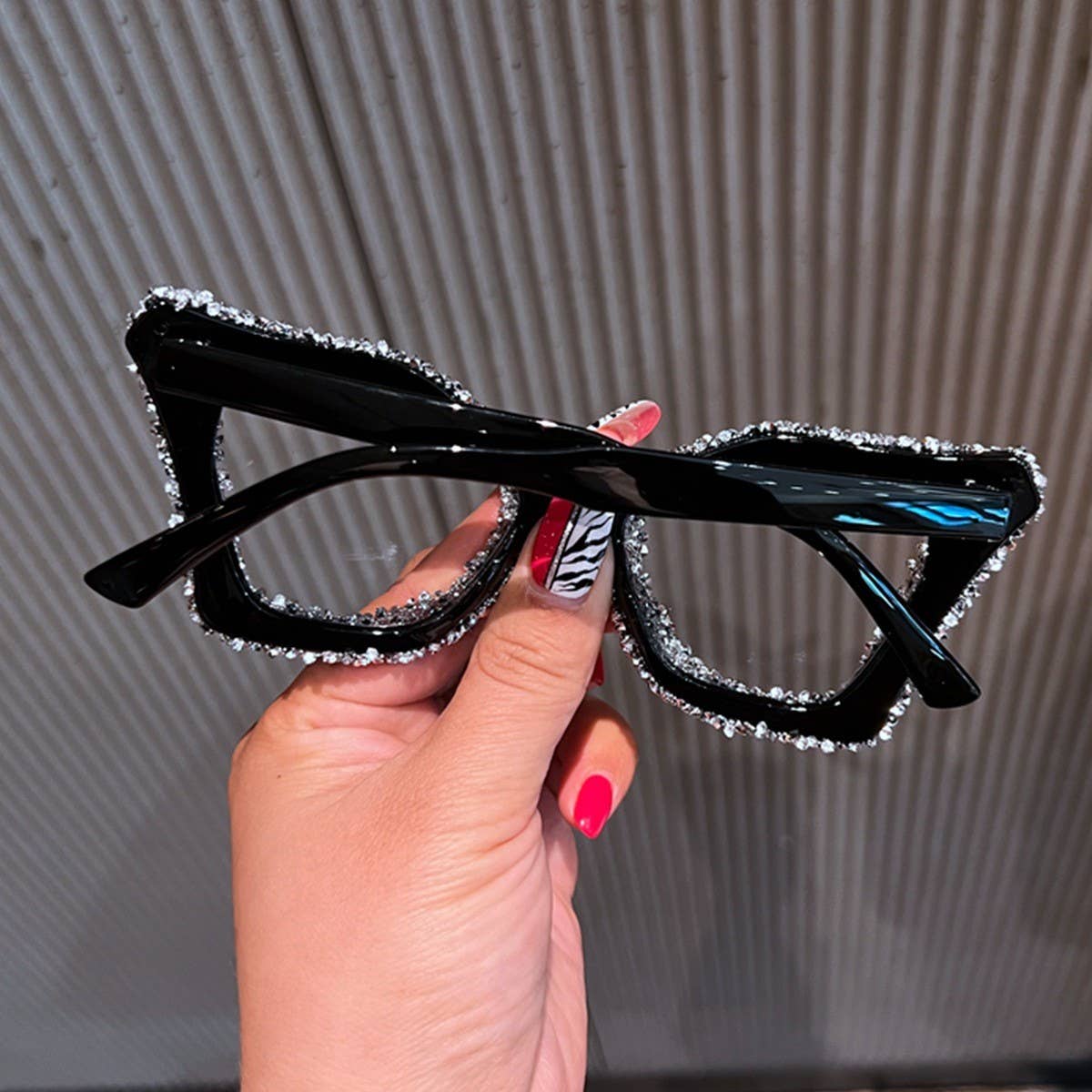 BLACK FRAME CAT EYE GLASSES WITH RHINESTONES_CWASG0764