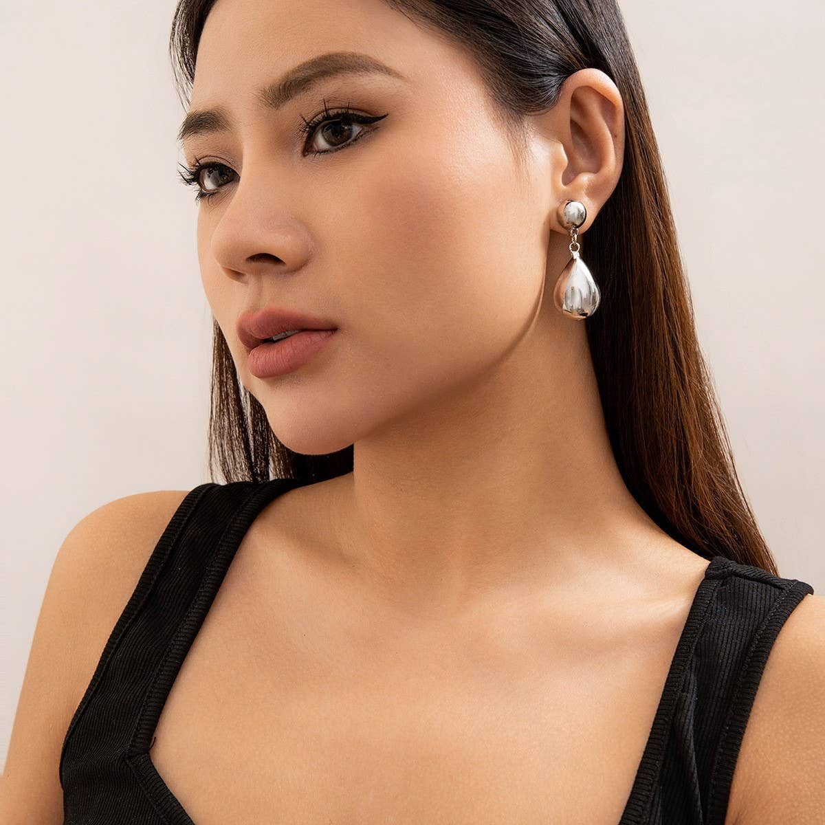 MINIMALIST GEOMETRIC WATER DROP EARRINGS_CWAJE1145