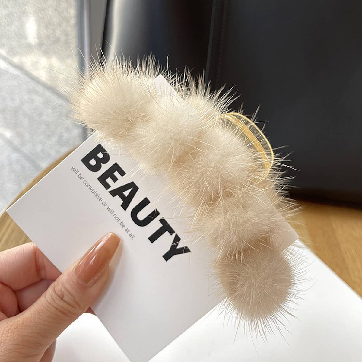 TEMPERAMENT REAL MINK FUR PLUSH BALL HAIRPIN_CWAHA3324