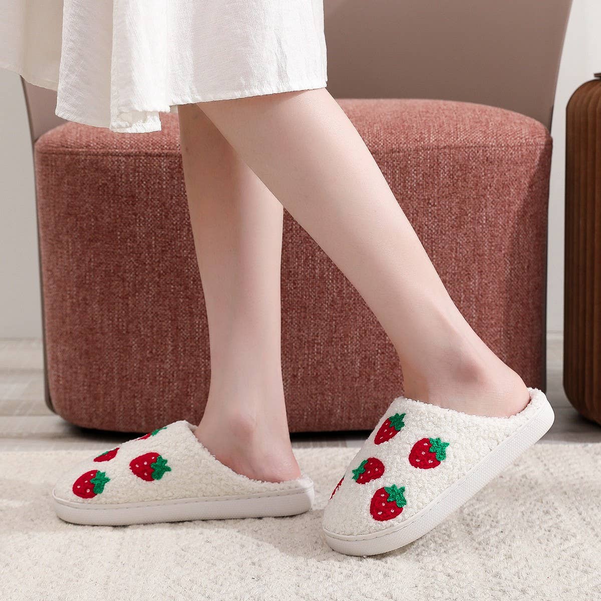 Warm Winter Strawberry Soft-Soled Cotton Slippers_Cwmm3057