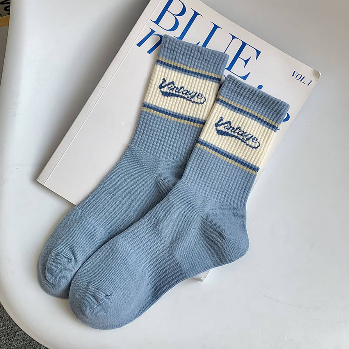 STRIPED COLOR BLOCK LETTERING SPORTS SOCKS_CWMS0964