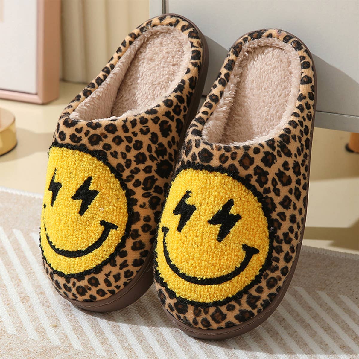 THUNDER EYE SMILING FACE LEOPARD PLUSH SLIPPERS_CWSHS0264