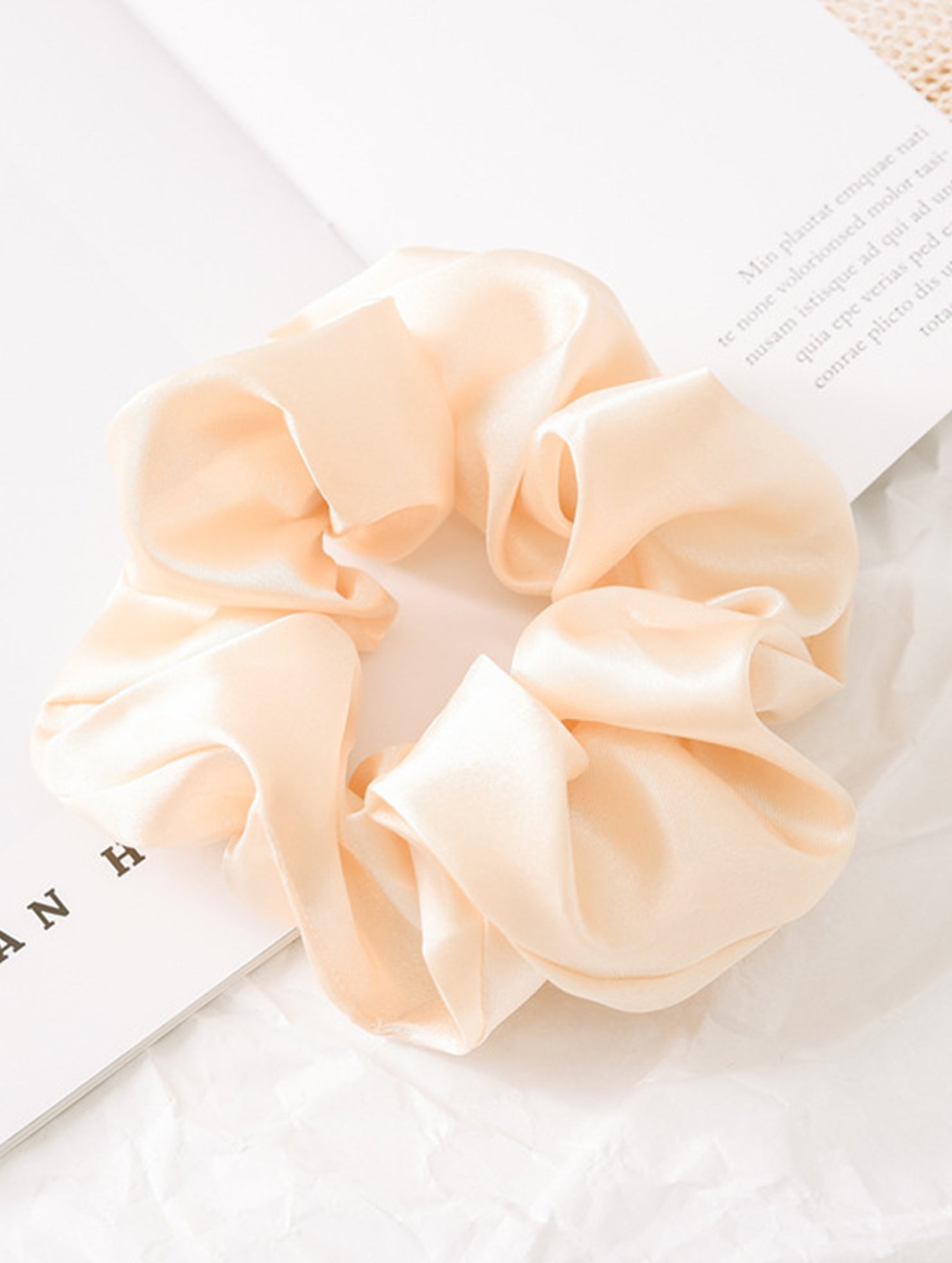 Satin fabric scrunchies simple and versatile hair tie_CWAHA0343