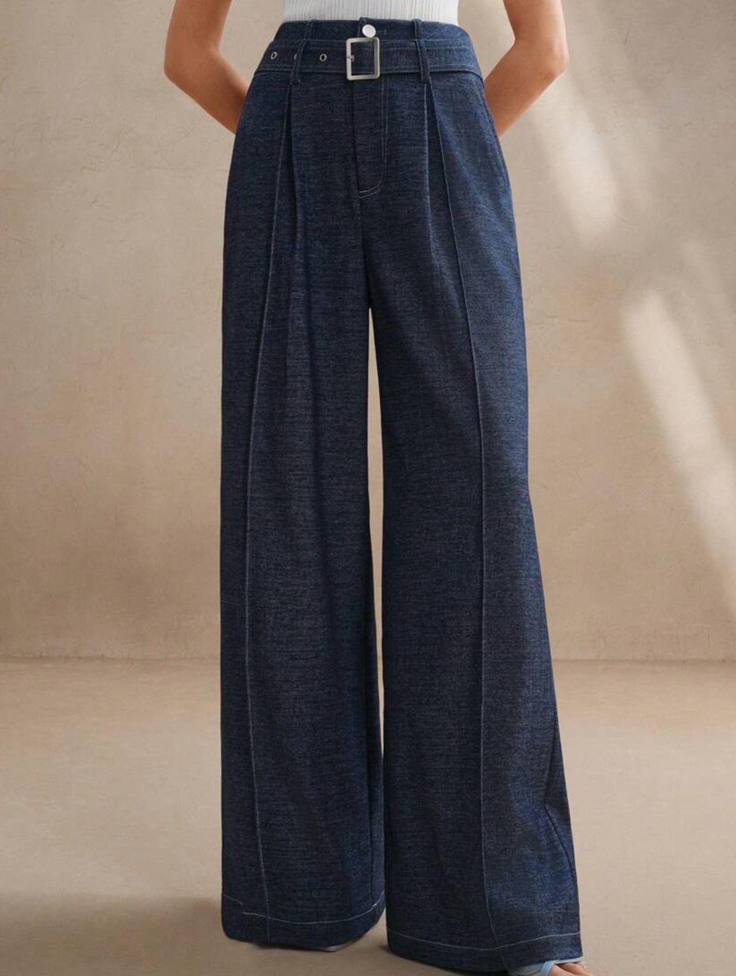 Stylish and casual high-waisted straight-leg pants