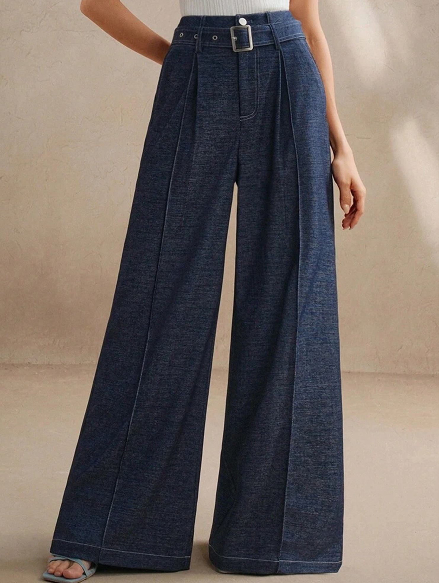 Stylish and casual high-waisted straight-leg pants