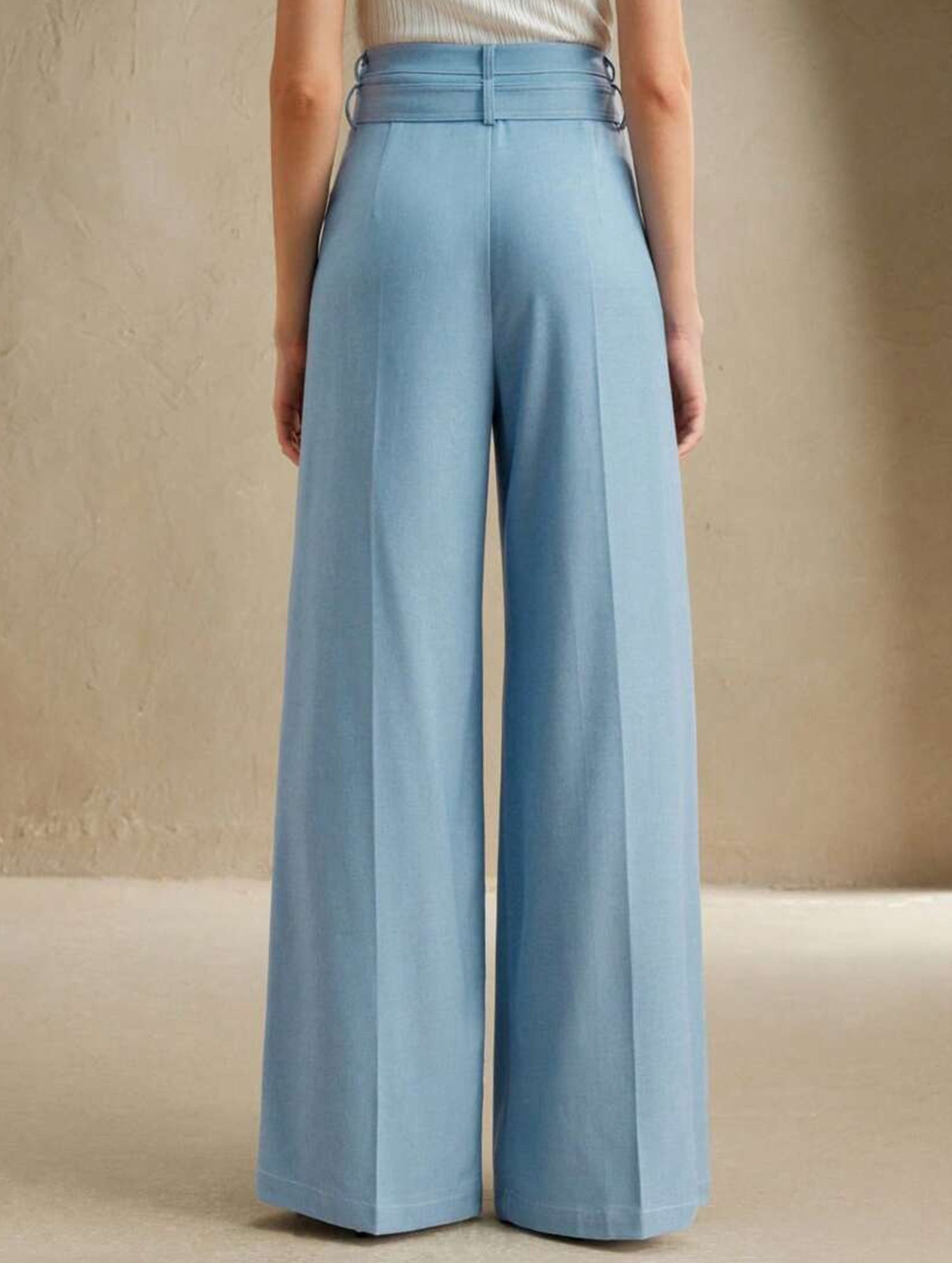 Stylish and casual high-waisted straight-leg pants