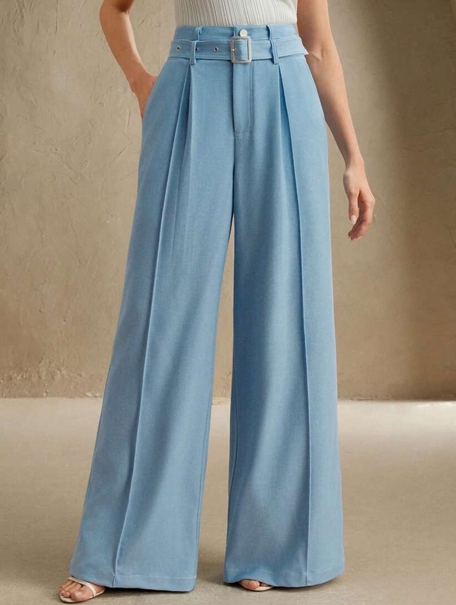 Stylish and casual high-waisted straight-leg pants