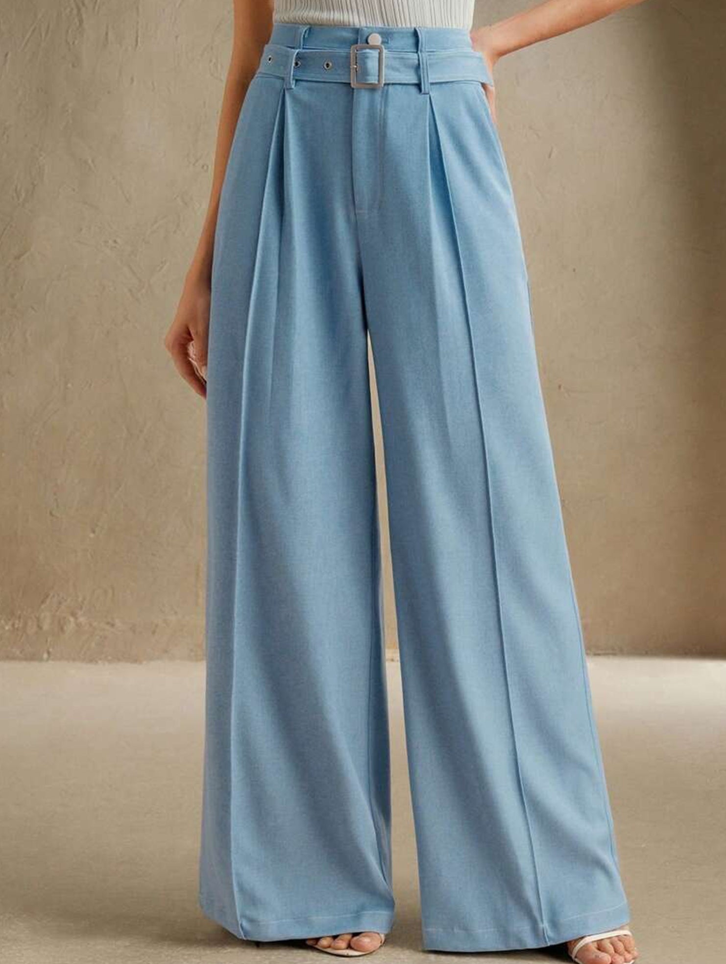 Stylish and casual high-waisted straight-leg pants