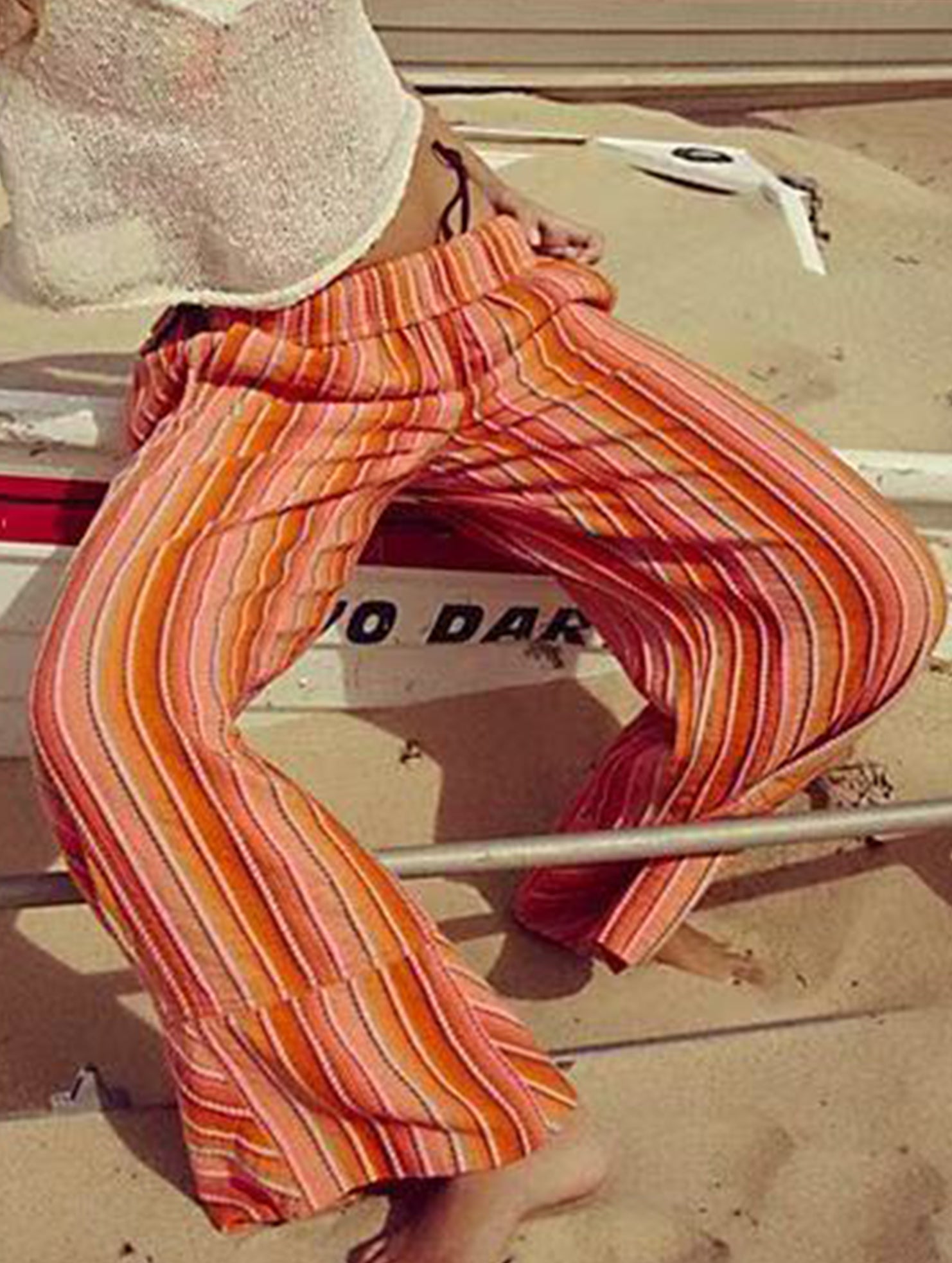 Loose-fitting high-waisted striped wide-leg pants