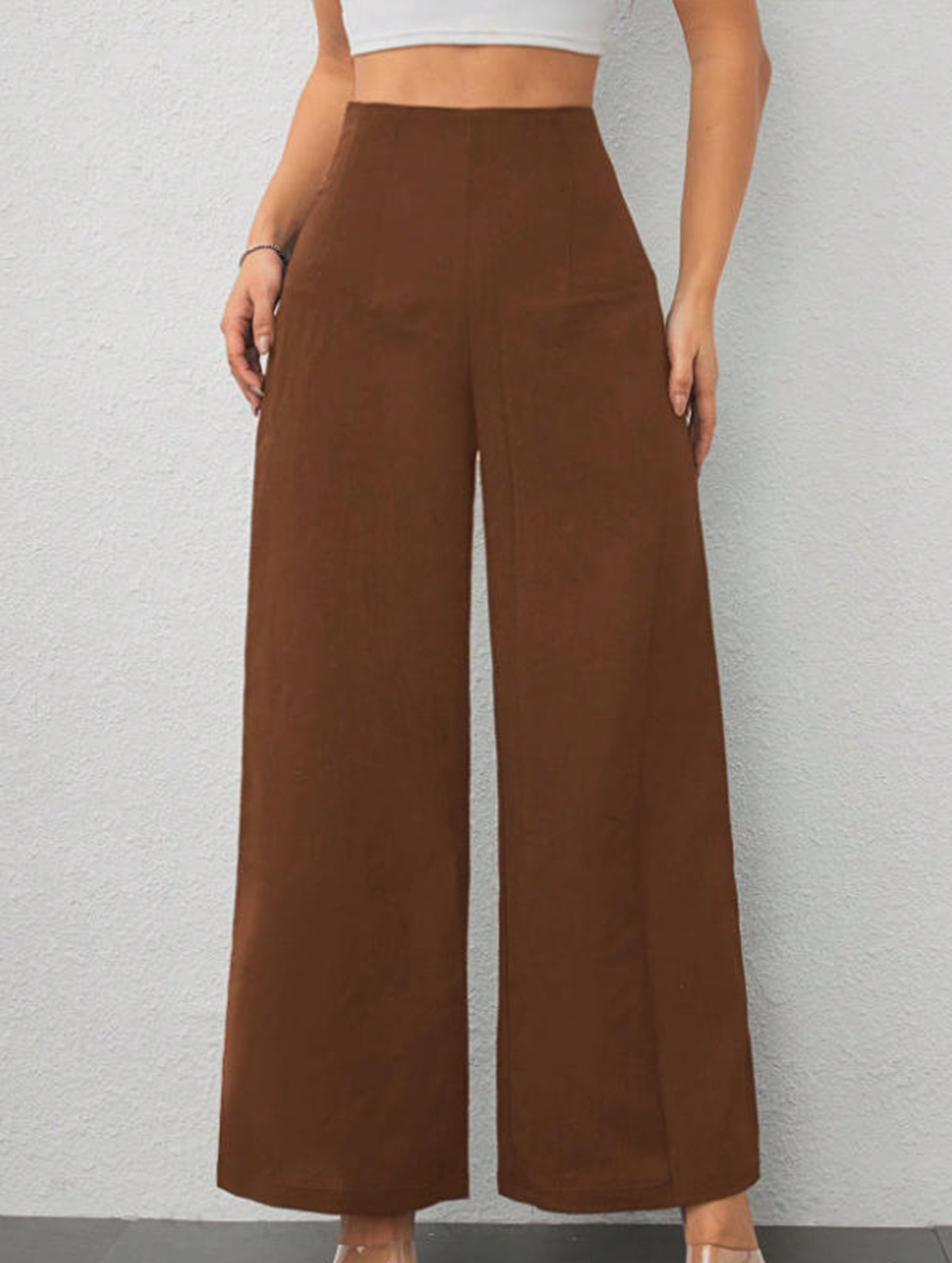 Slimming wide-leg pants for commuting
