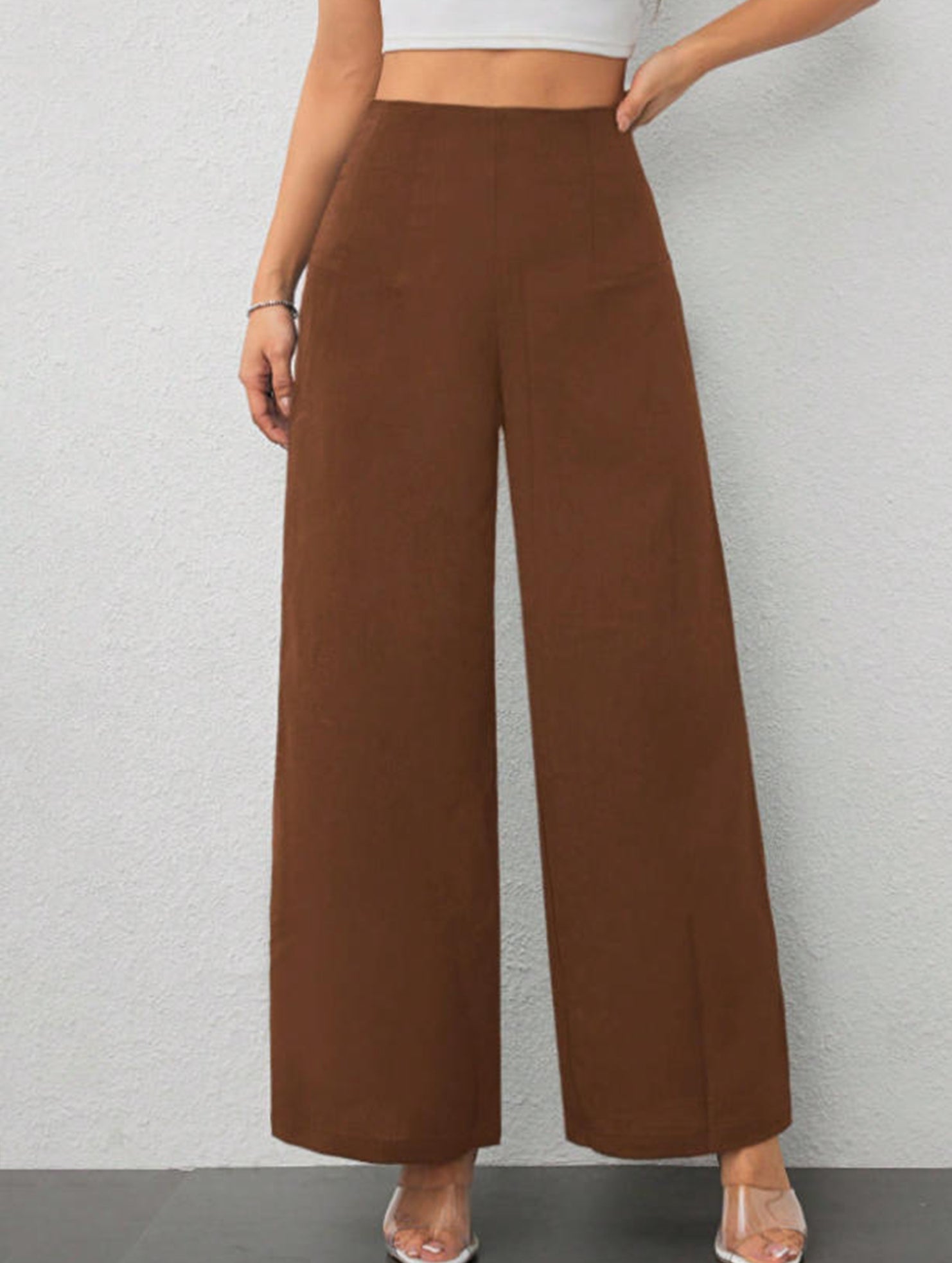 Slimming wide-leg pants for commuting