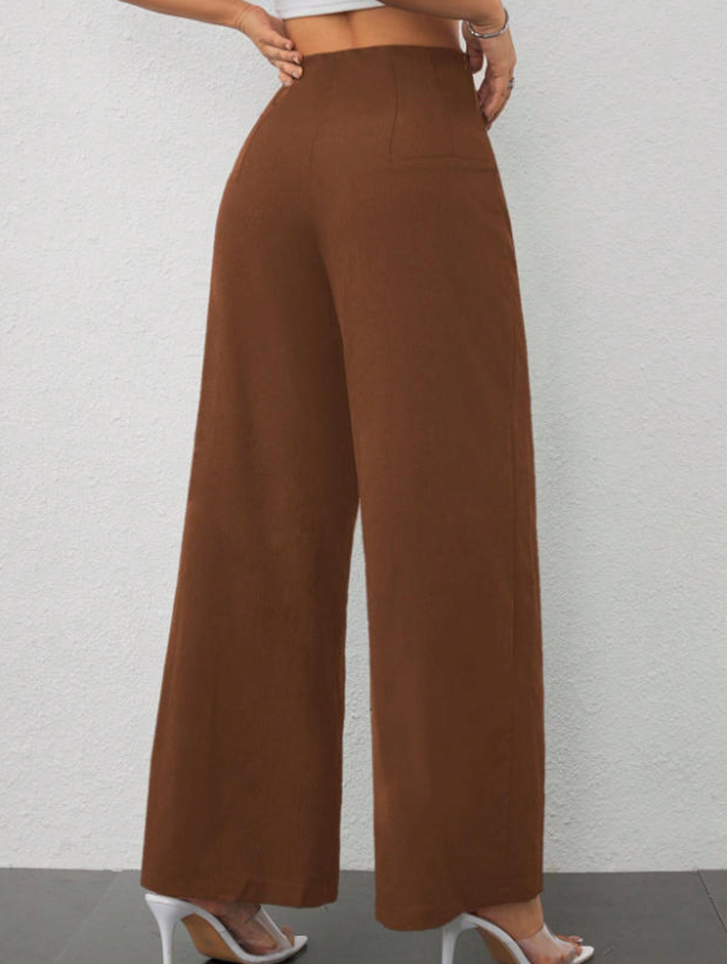 Slimming wide-leg pants for commuting