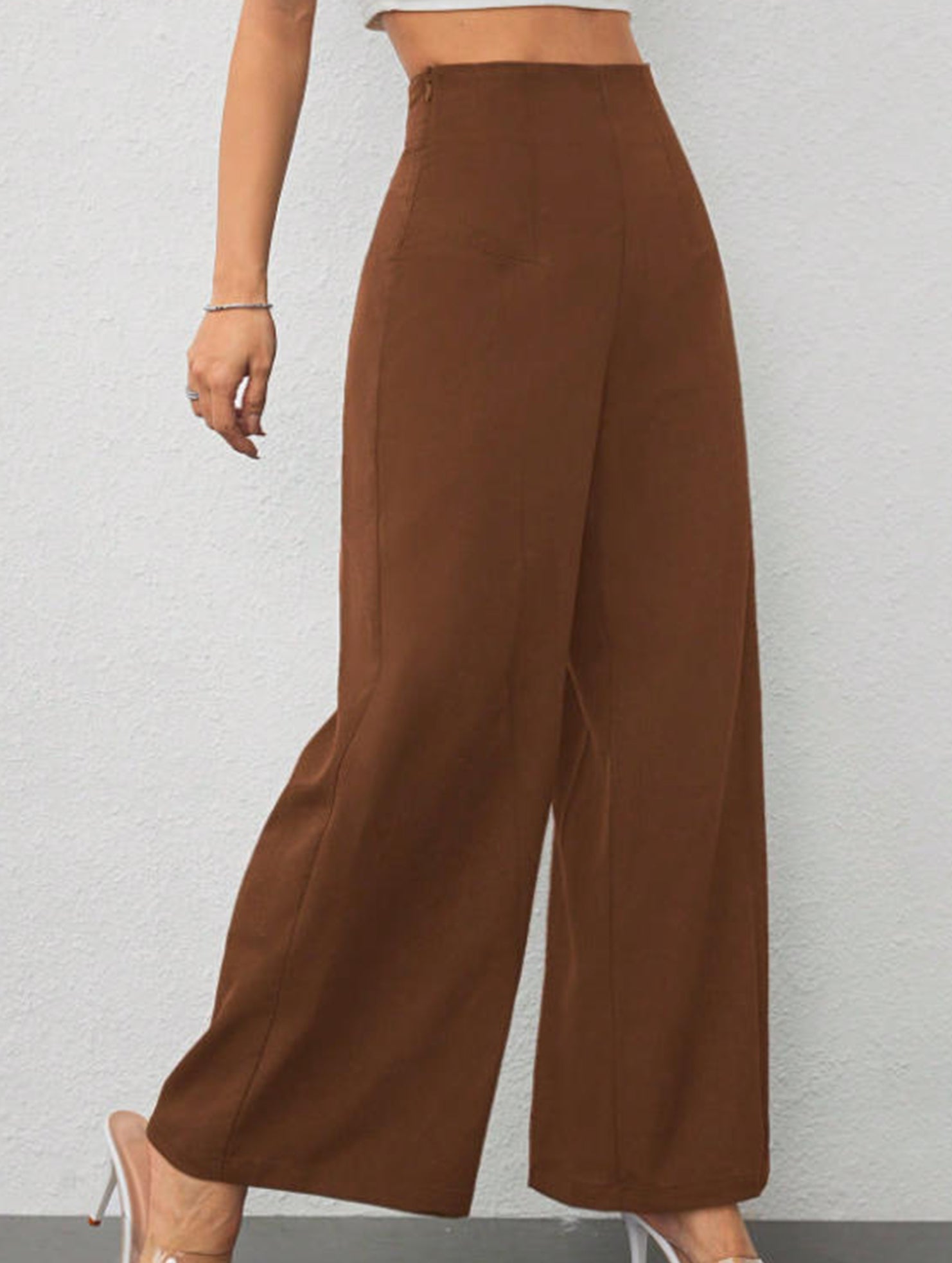Slimming wide-leg pants for commuting