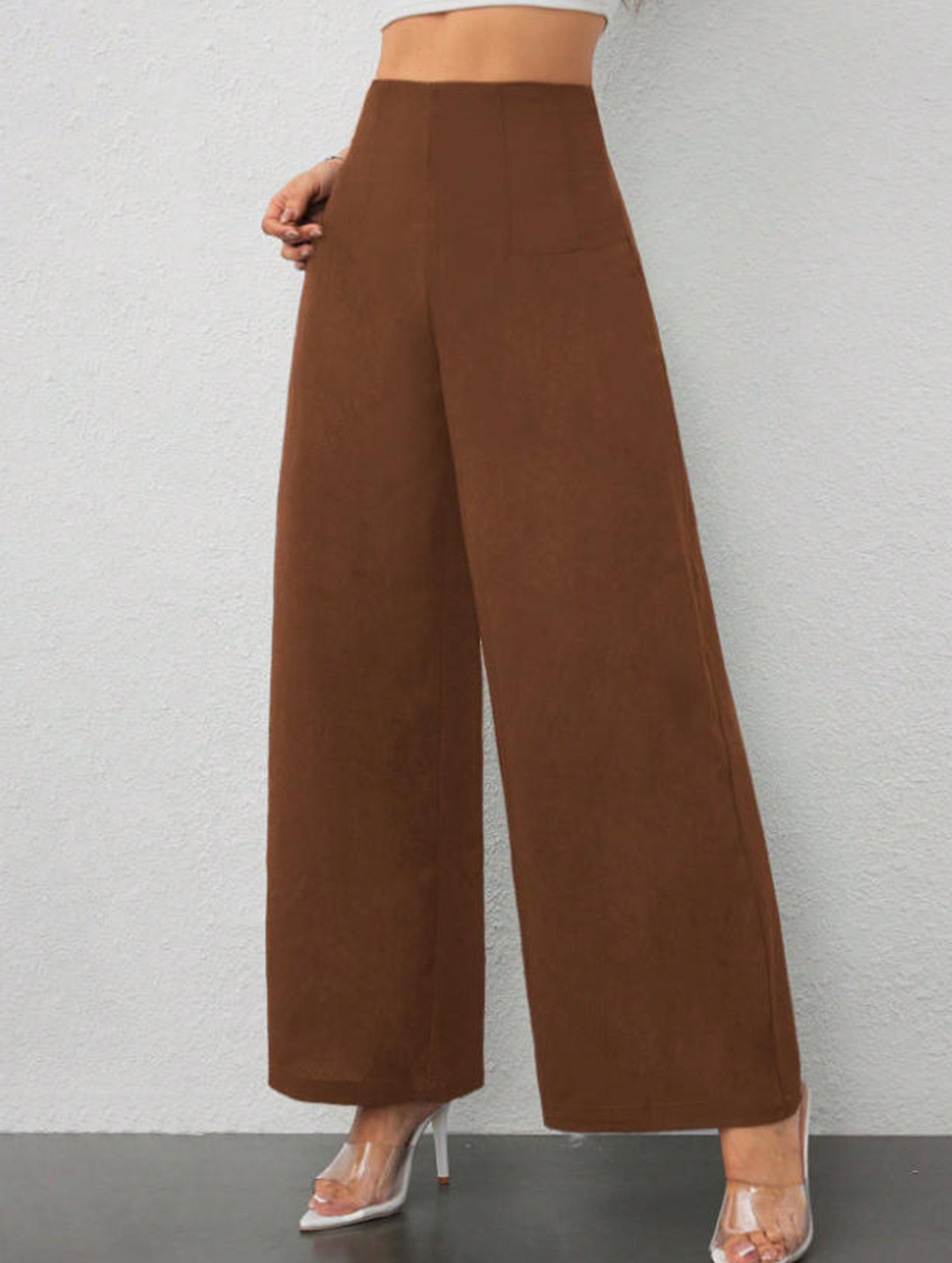Slimming wide-leg pants for commuting