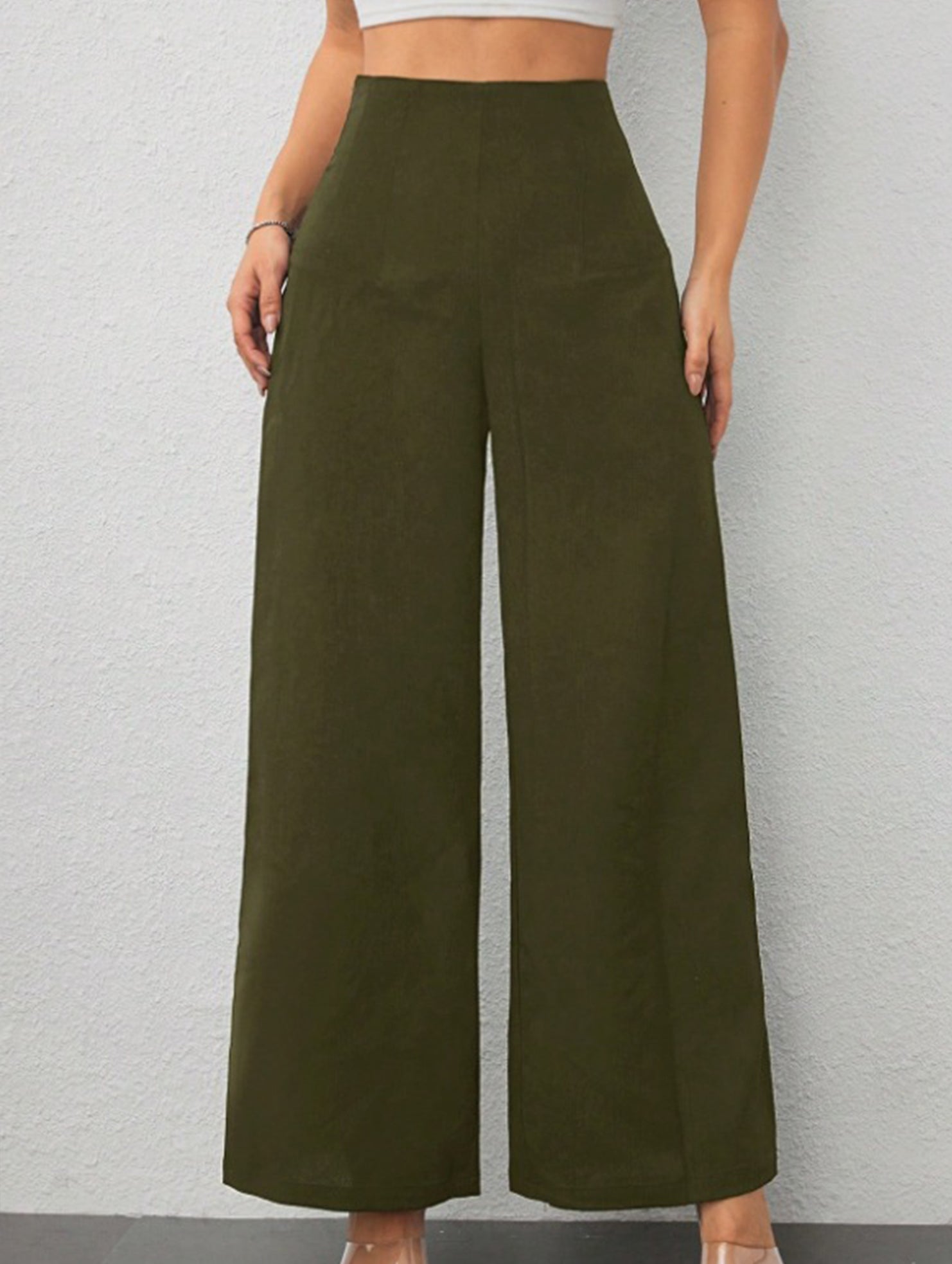 Slimming wide-leg pants for commuting