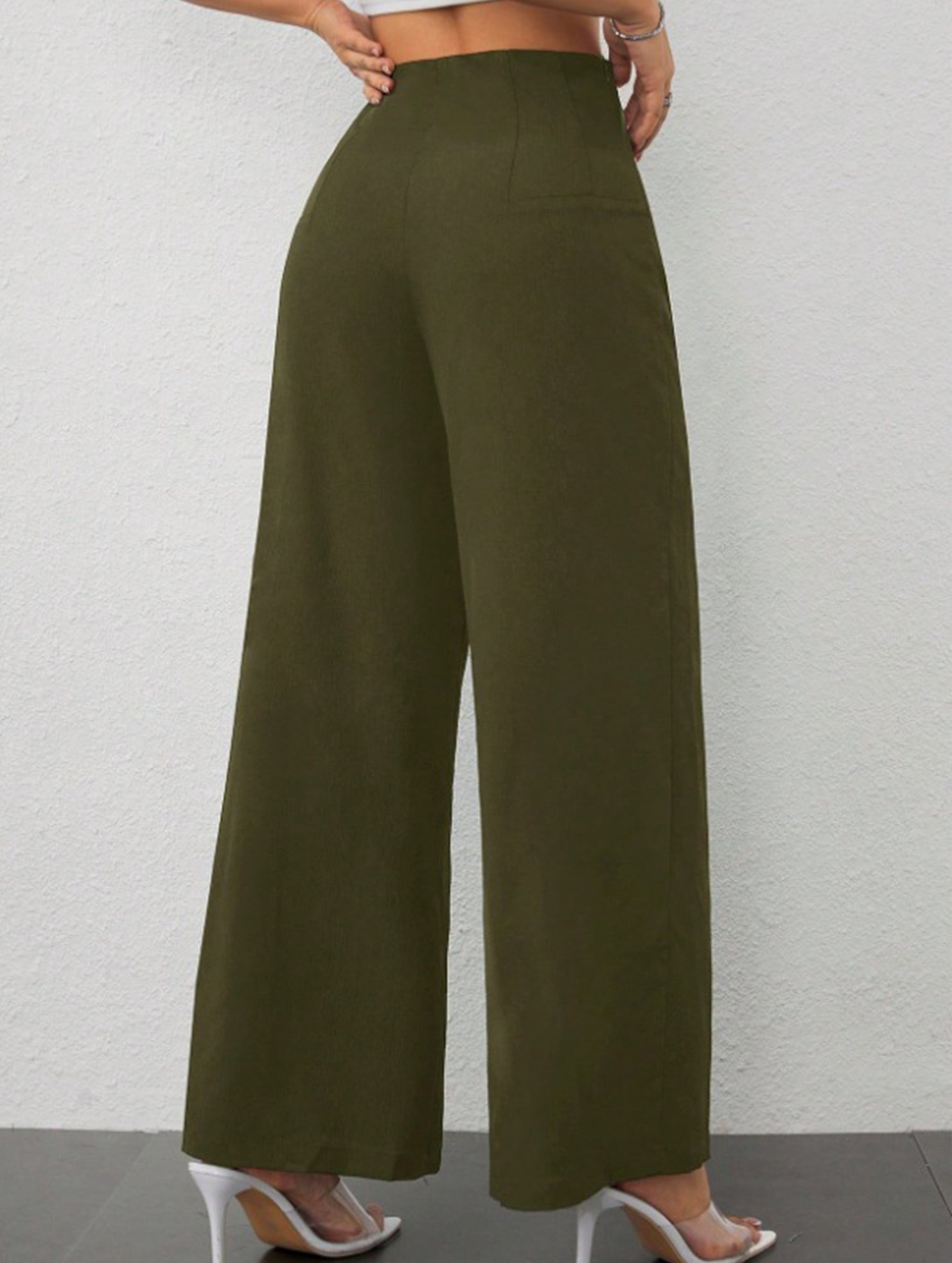 Slimming wide-leg pants for commuting