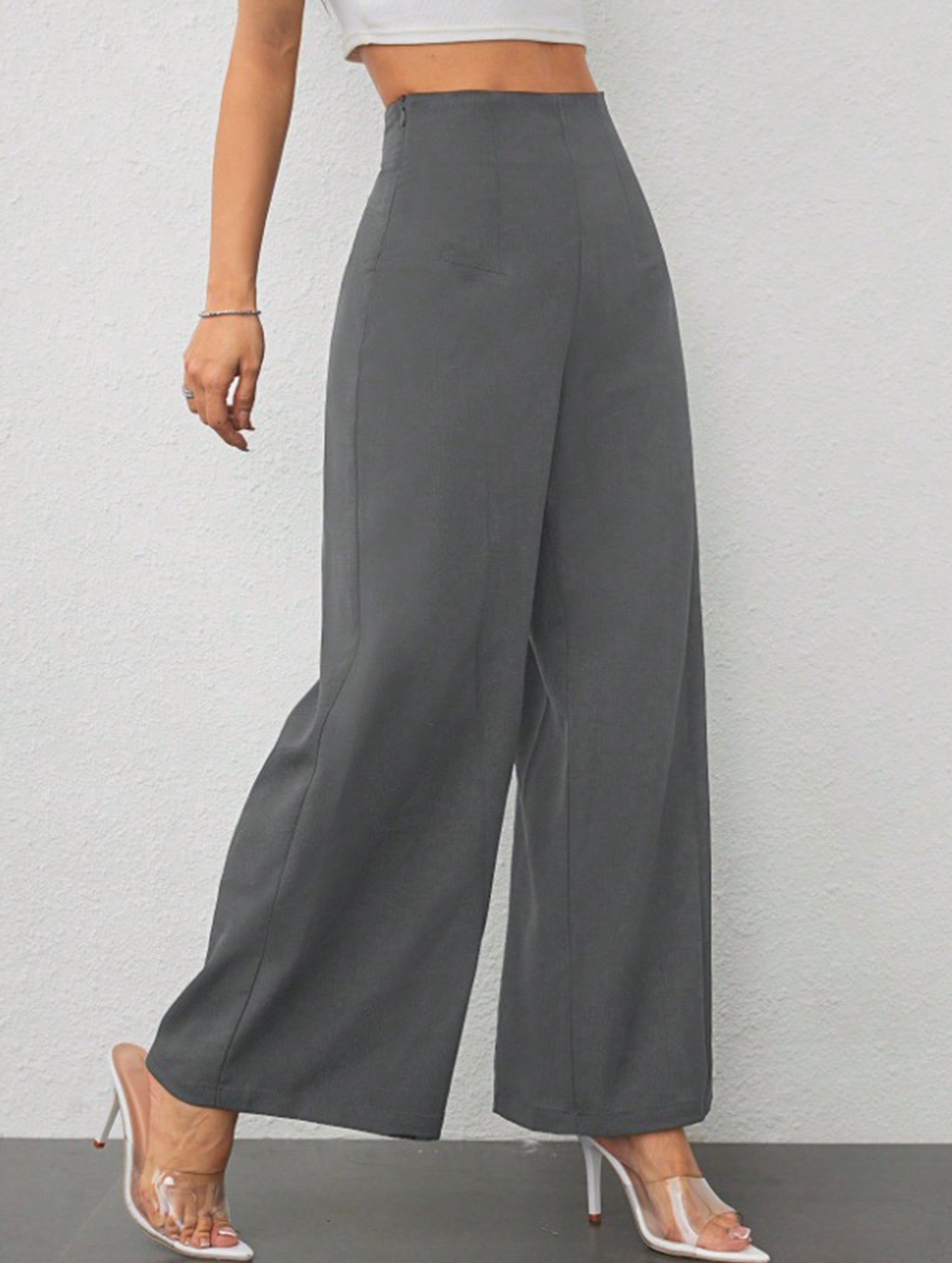 Slimming wide-leg pants for commuting
