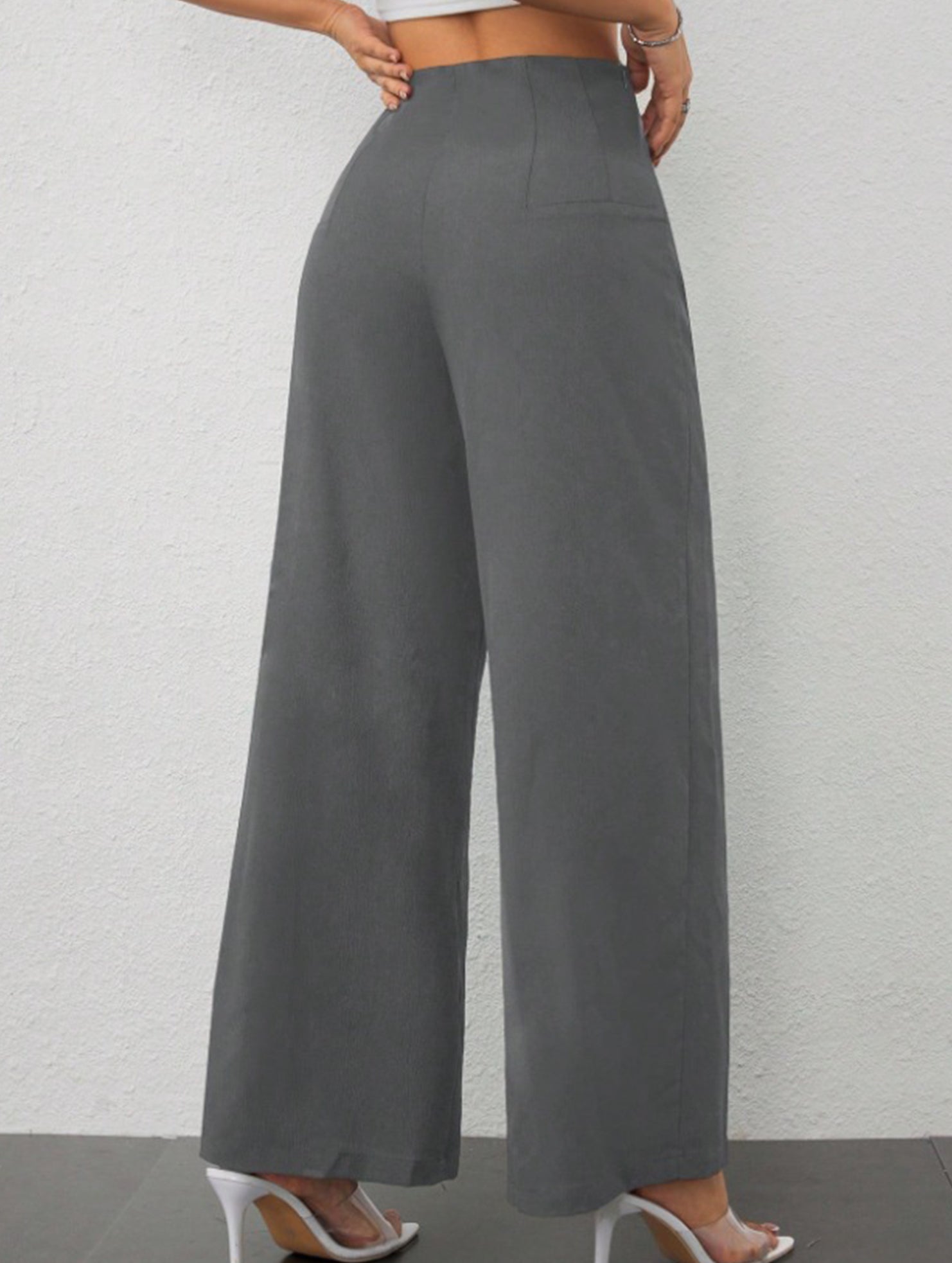 Slimming wide-leg pants for commuting