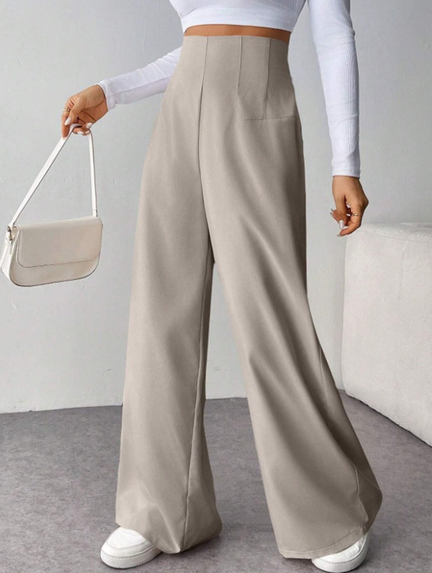 Slimming wide-leg pants for commuting