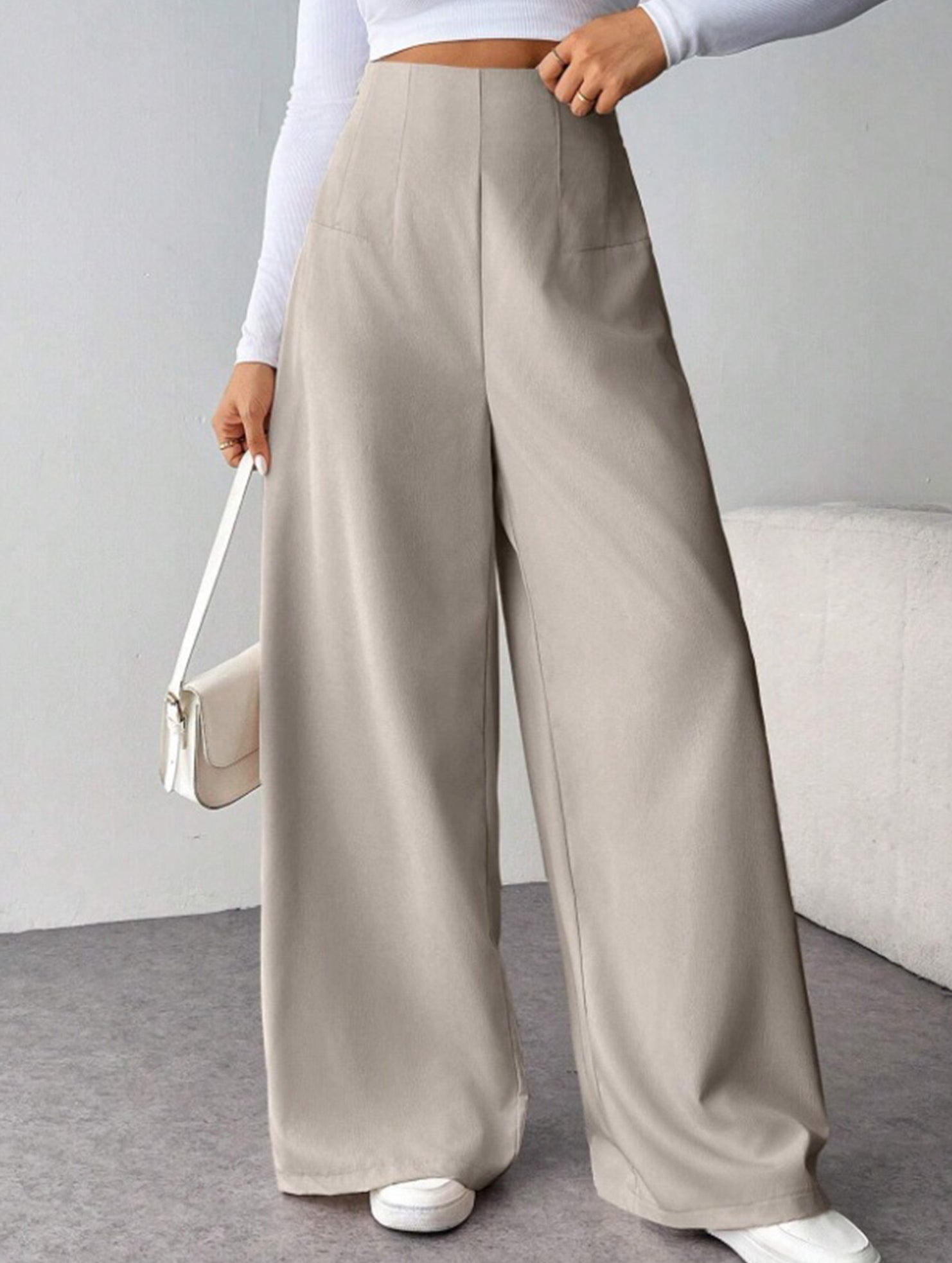 Slimming wide-leg pants for commuting