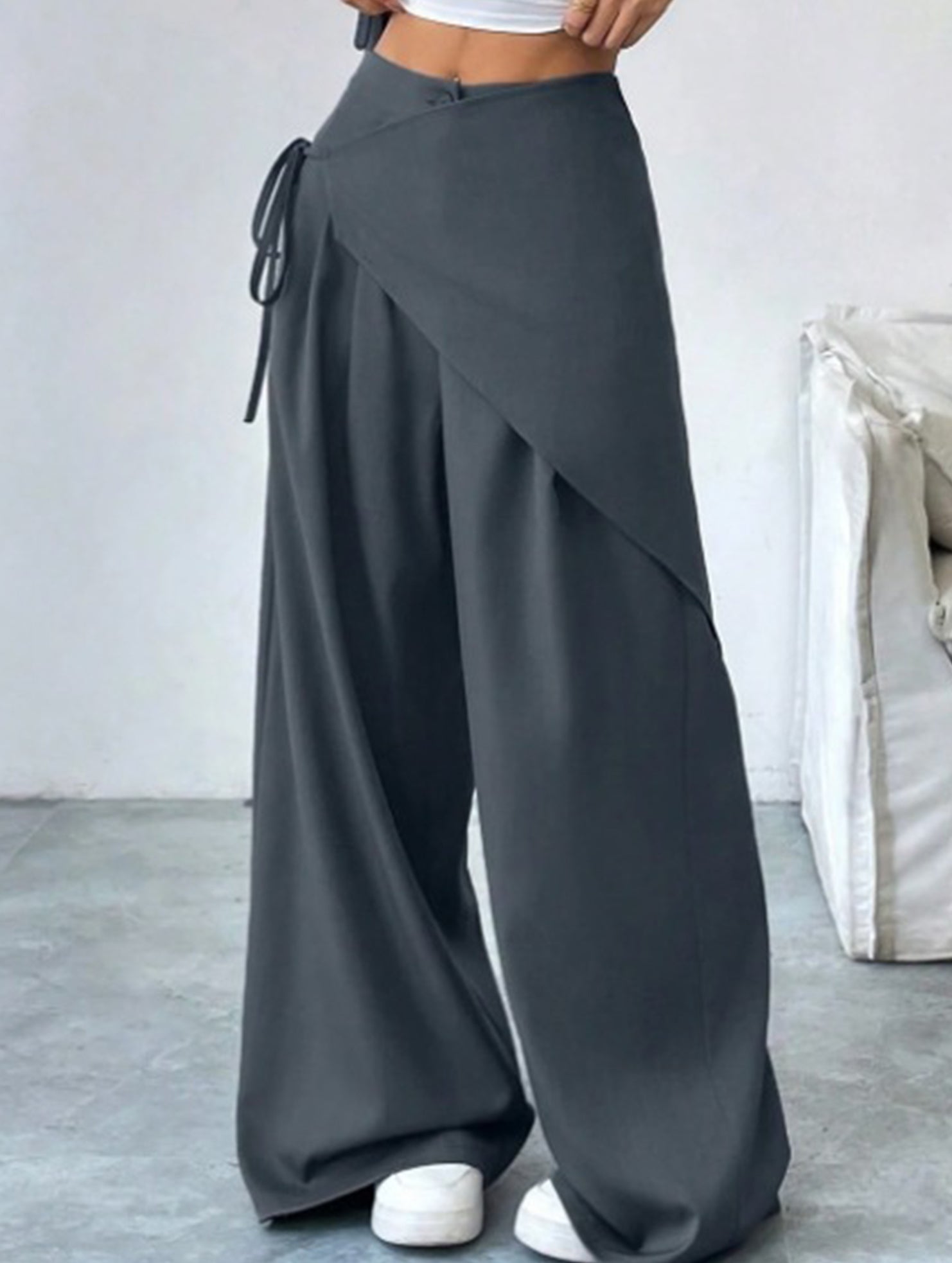 Loose-fitting, slimming, irregular wide-leg pants