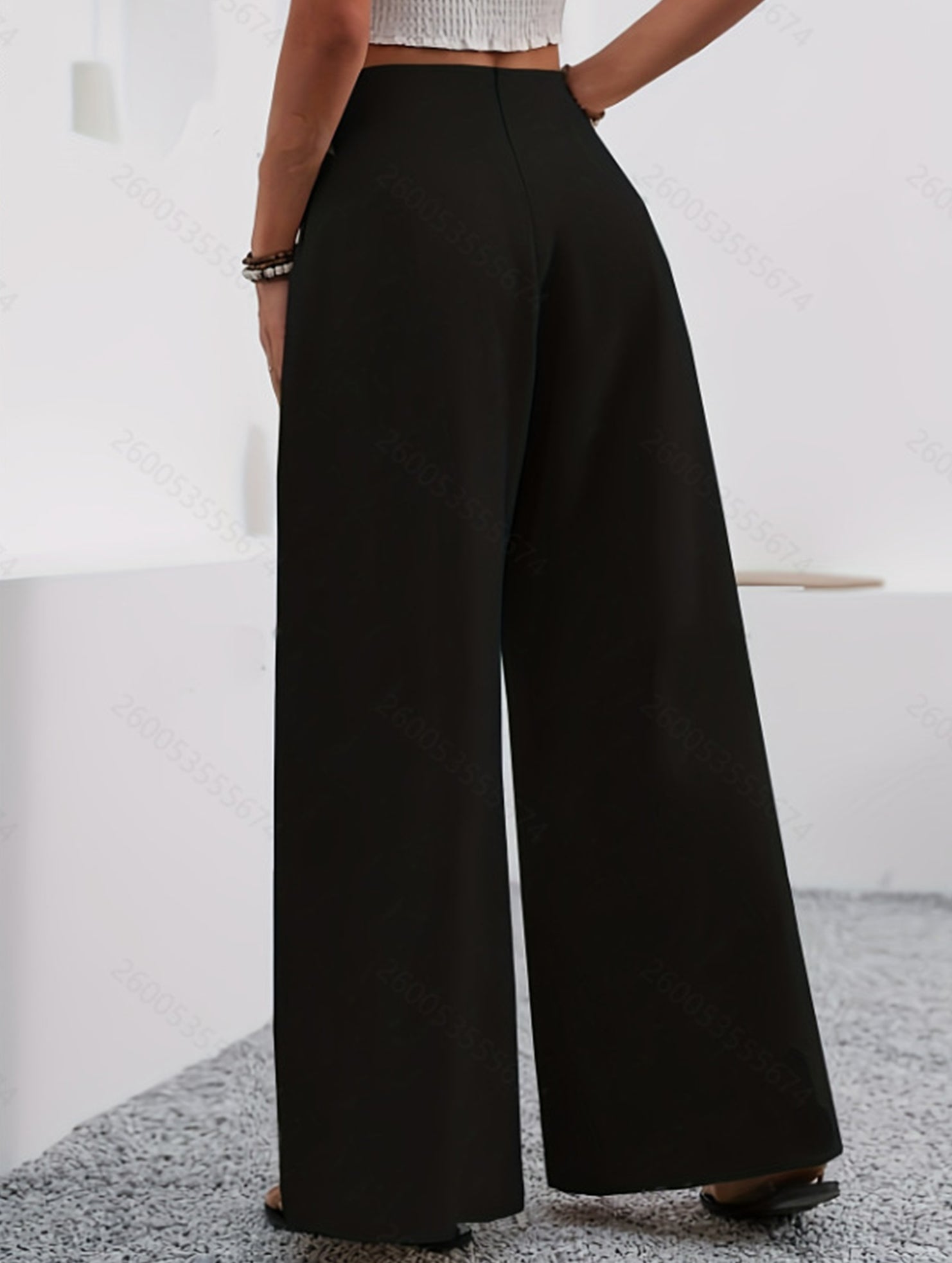 Stylish high-waisted wide-leg trousers for commuting